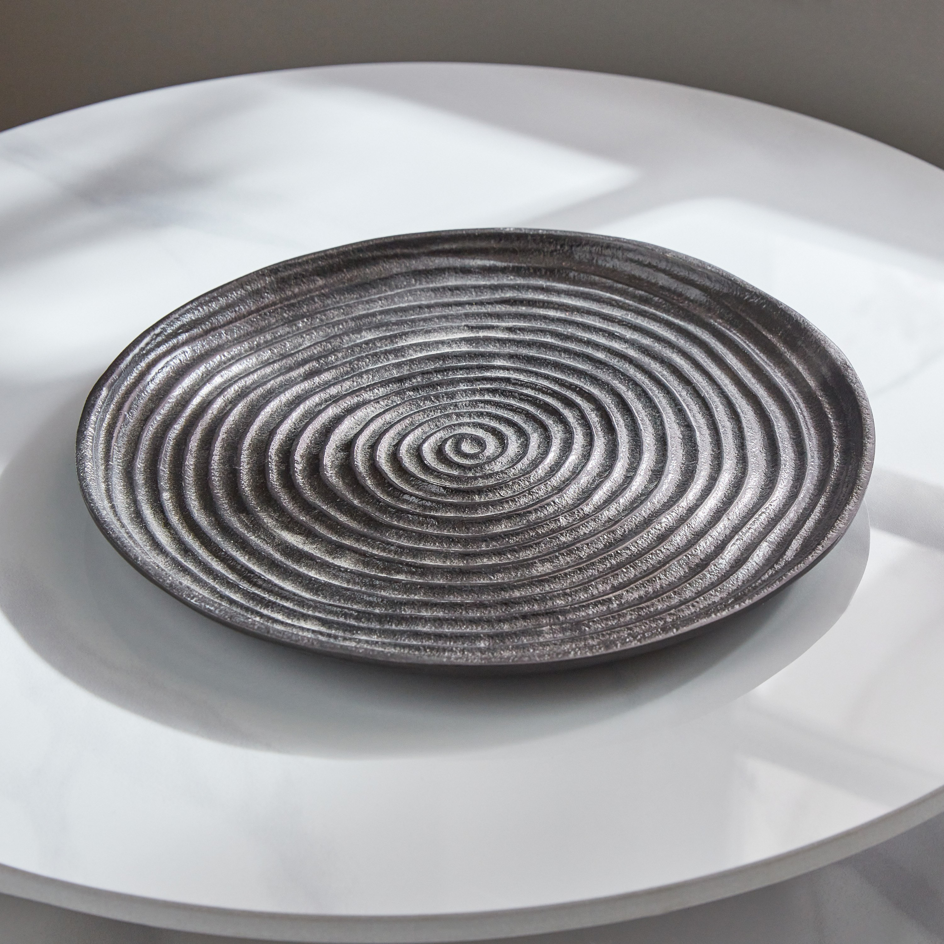 صحن ديكور معدن من سبلينديد - 25x25x2 سم-hbxhomeware-hbxdecorandfurnishings-image-2