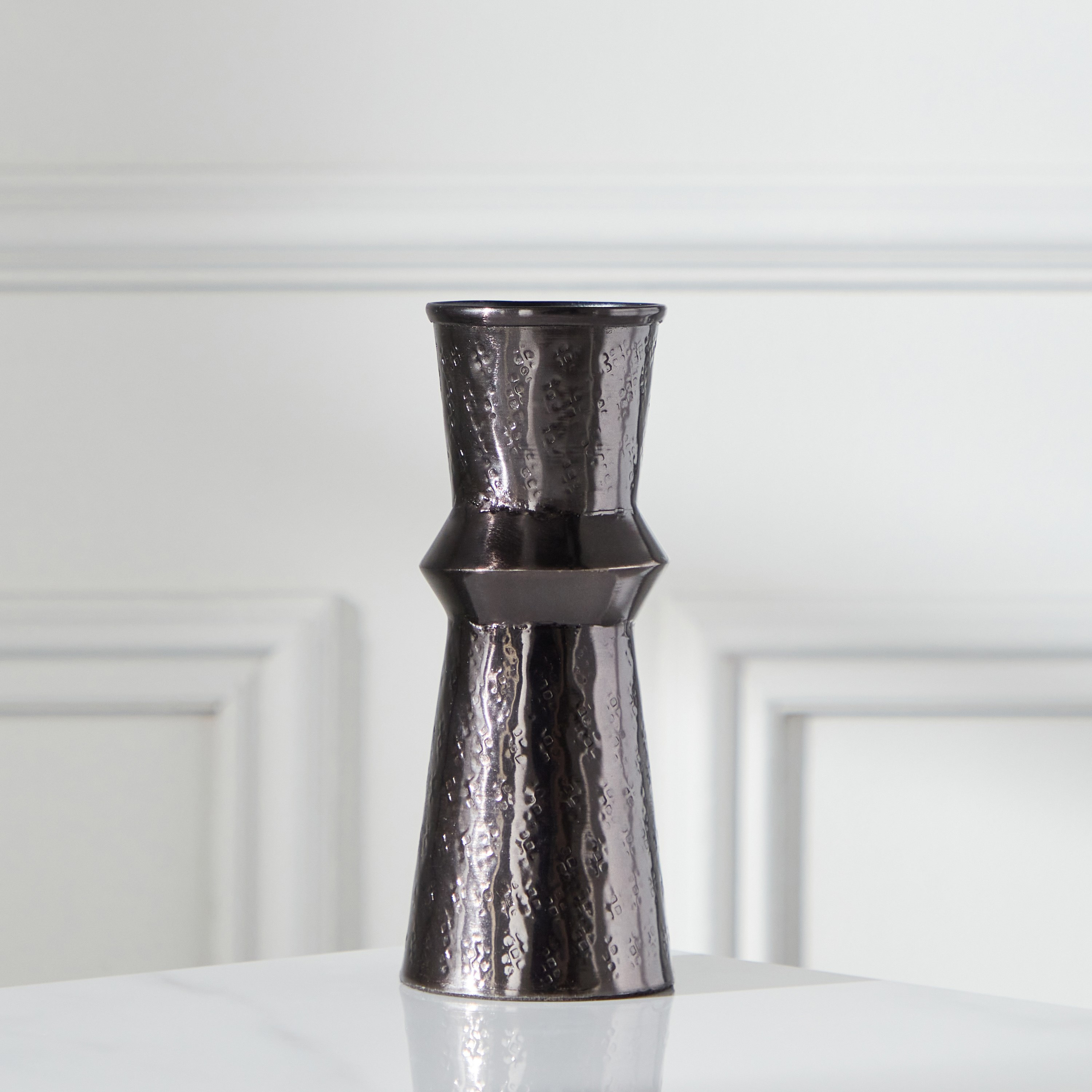 مزهرية طاولة معدنية من سبلينديد - 7x7x17 سم-hbxbedroom-decorandaccessories-vases-image-2