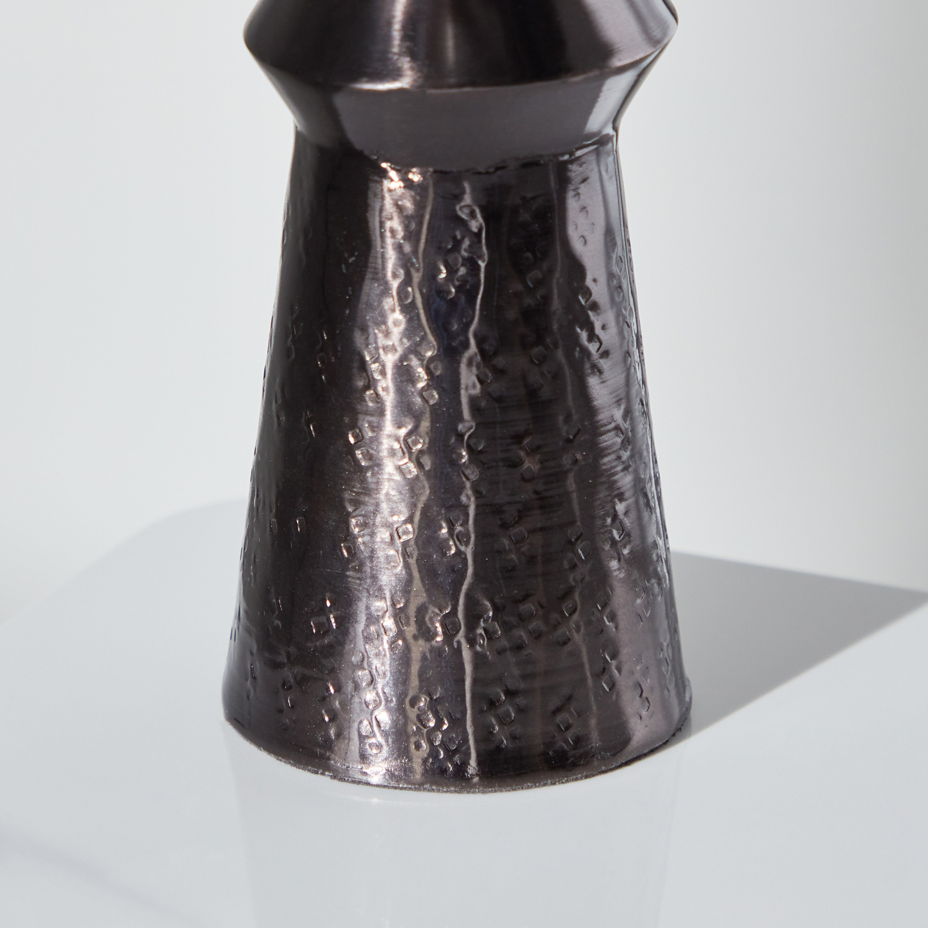 مزهرية طاولة معدنية من سبلينديد - 7x7x17 سم-hbxbedroom-decorandaccessories-vases-image-4