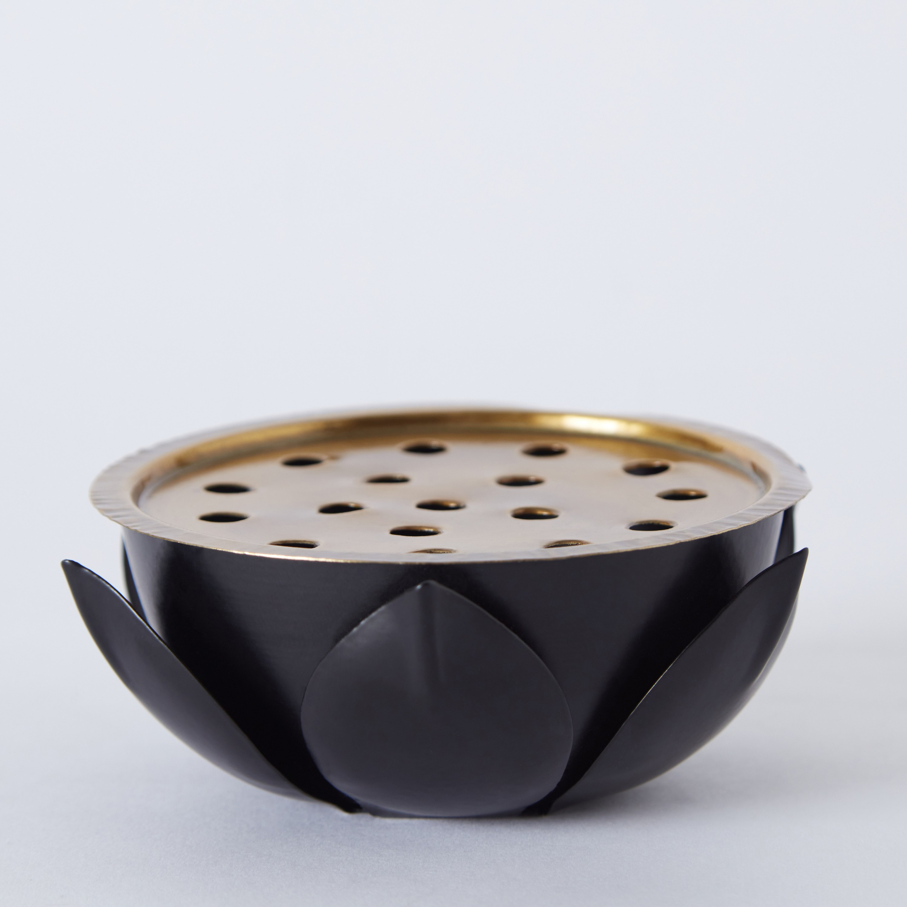 مبخرة معدن من سبلينديد - 12x12x4.5 سم-hbxhomeware-hbxdecorandfurnishings-image-6