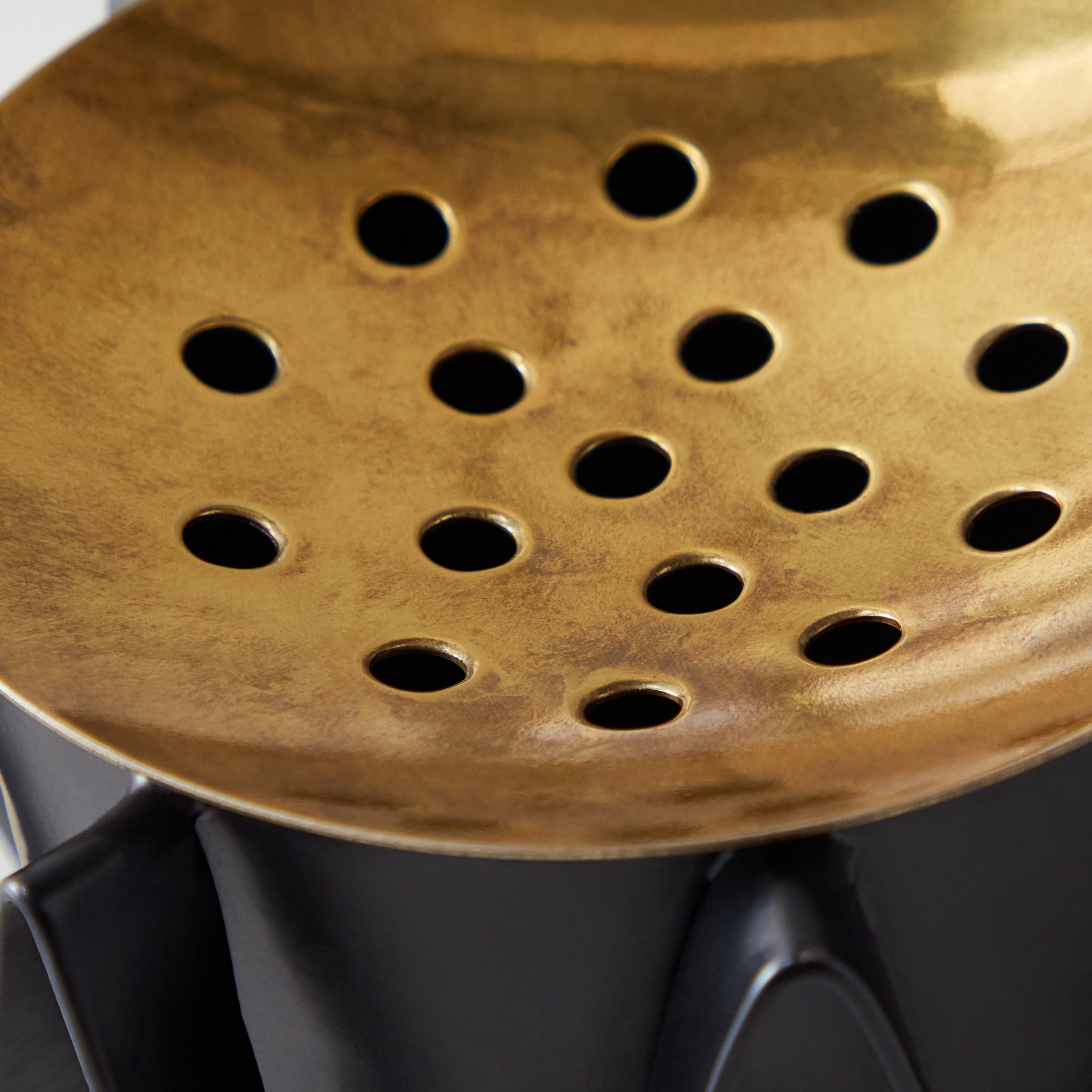 مبخرة معدن من سبلينديد - 13x13x9.5 سم-hbxhomeware-hbxdecorandfurnishings-image-3