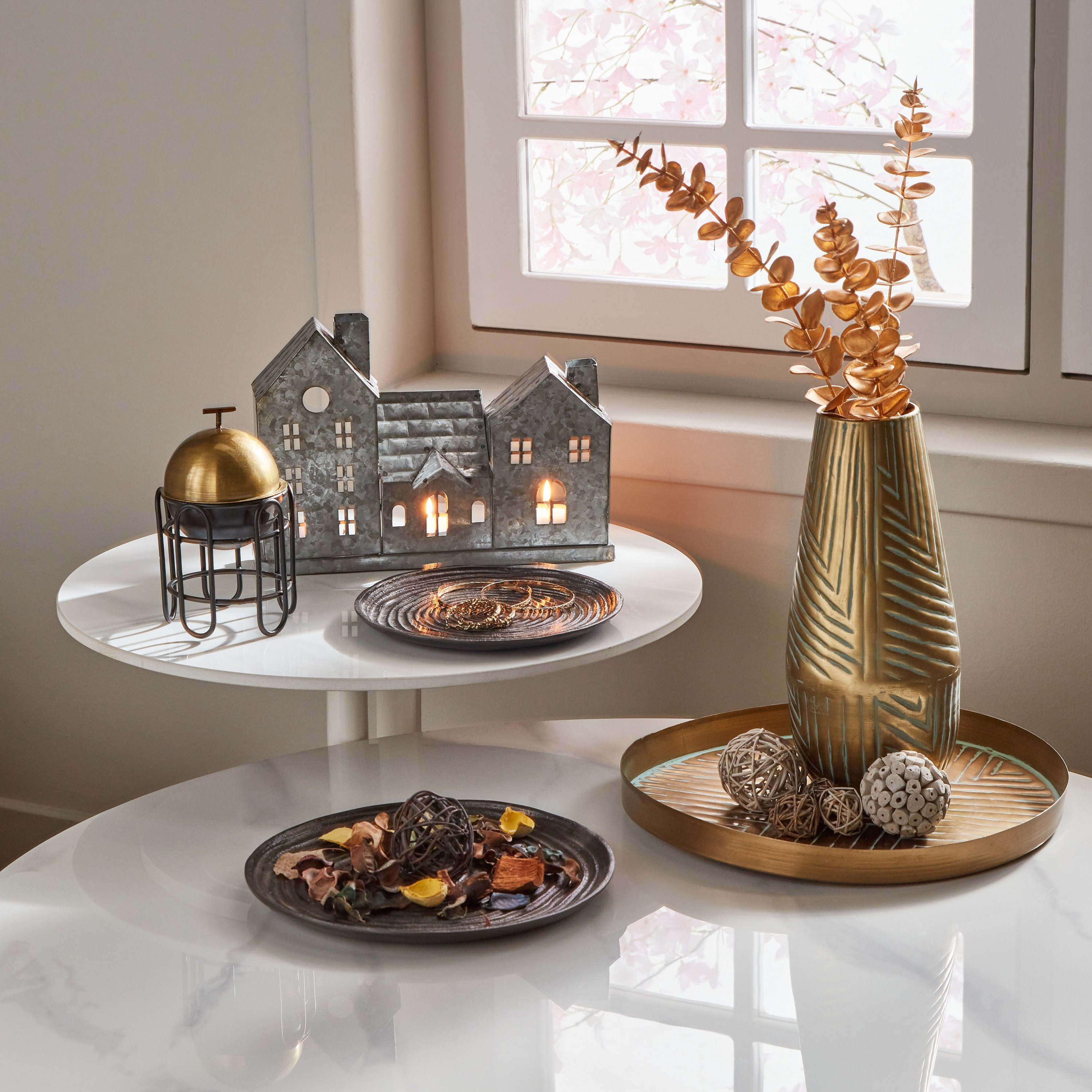 Splendid Metal Incense Burner with Stand - 10x10x17 cm-hbxhomeware-hbxdecorandfurnishings-image-5