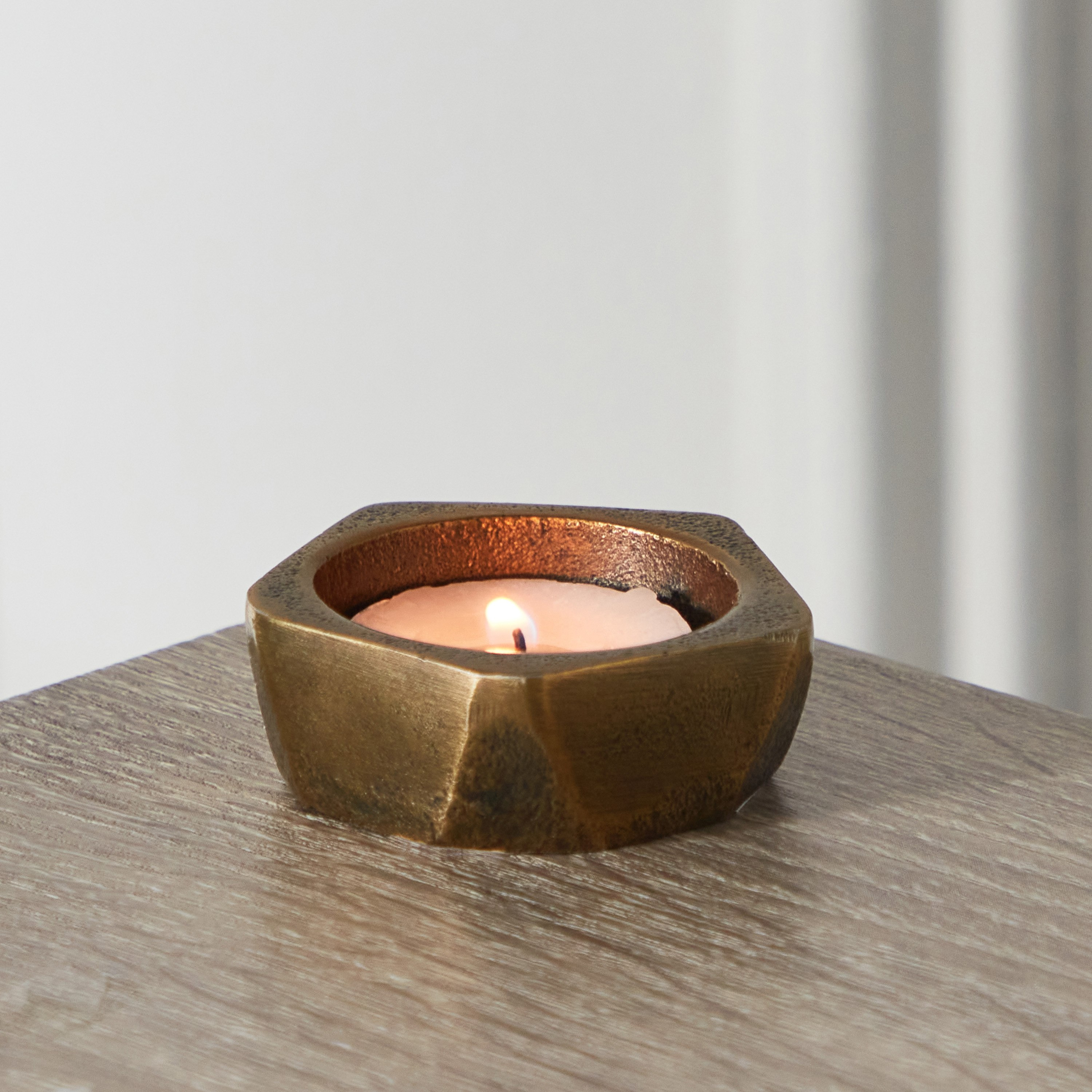 حامل شموع صغيرة معدن من سبلينديد - 6x6x2 سم-hbxlivingroom-decorandaccessories-candleholders-image-1