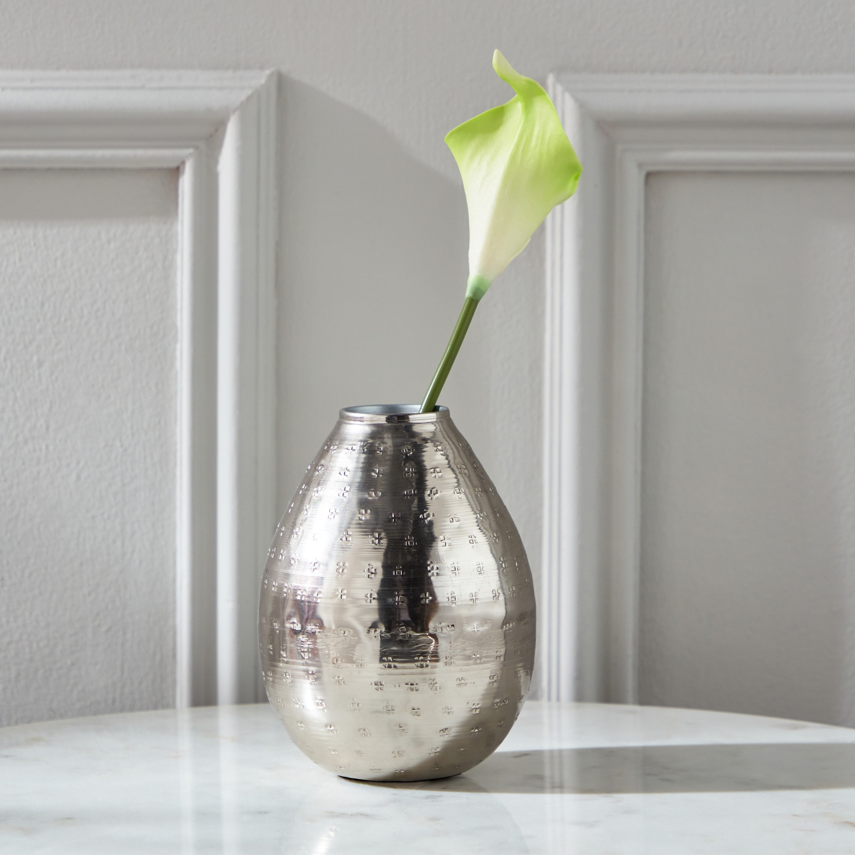 مزهرية طاولة معدن من سبلينديد - 11x11x14 سم-hbxbedroom-decorandaccessories-vases-image-1