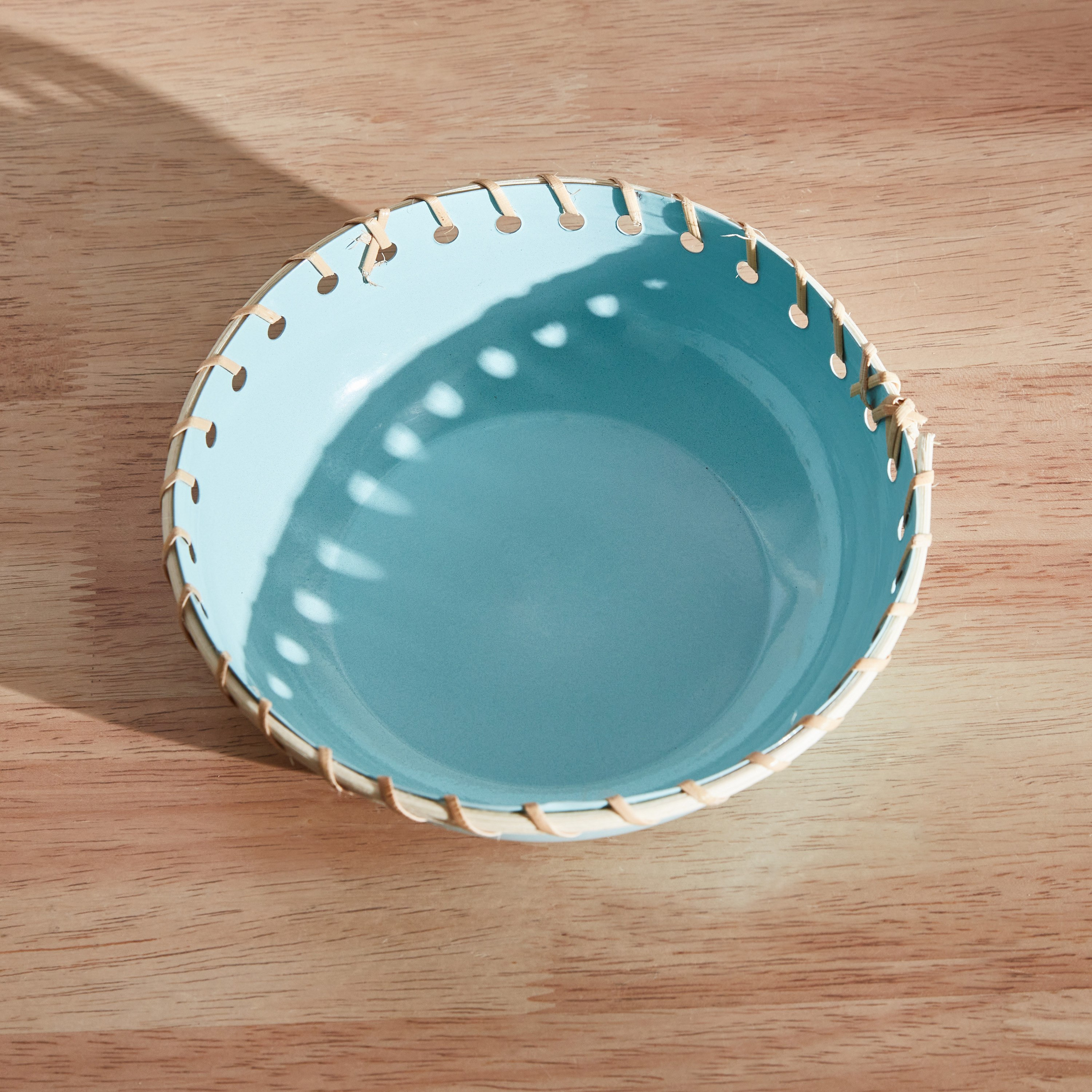 وعاء ديكور معدني بحامل من  سبلينديد - 16x16x5.5 سم-hbxdecorandfurnishings-homeaccessories-bowls-image-3