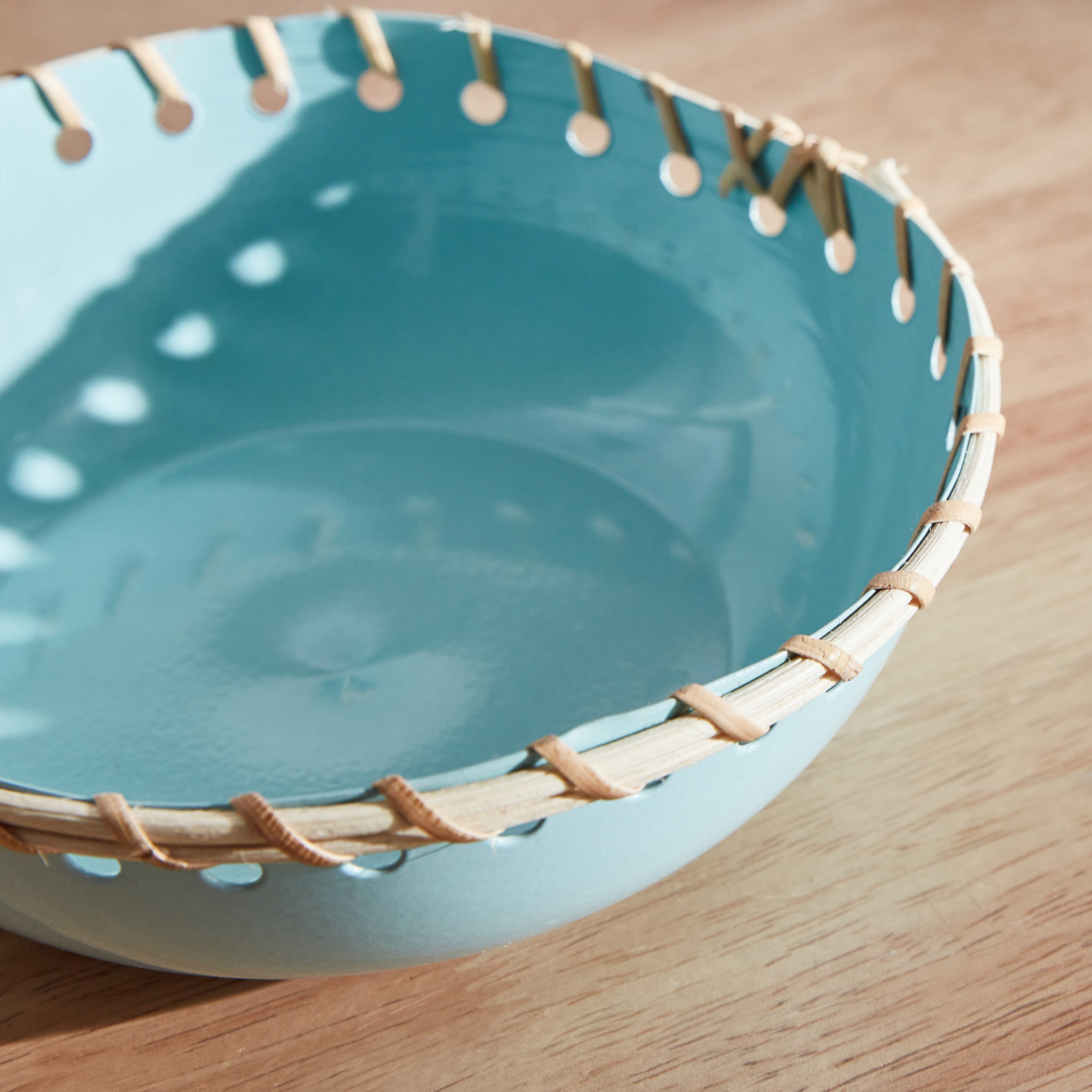 وعاء ديكور معدني بحامل من  سبلينديد - 16x16x5.5 سم-hbxdecorandfurnishings-homeaccessories-bowls-image-4