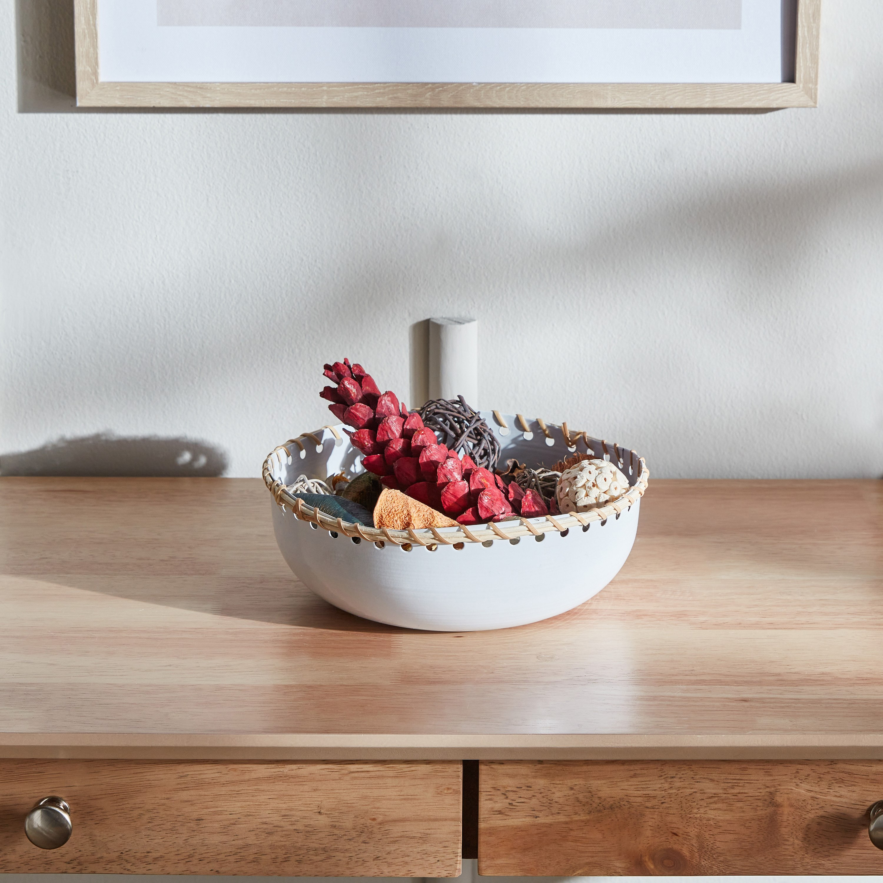 وعاء ديكور معدني بحامل من  سبلينديد - 21x21x8 سم-hbxdecorandfurnishings-homeaccessories-bowls-image-1
