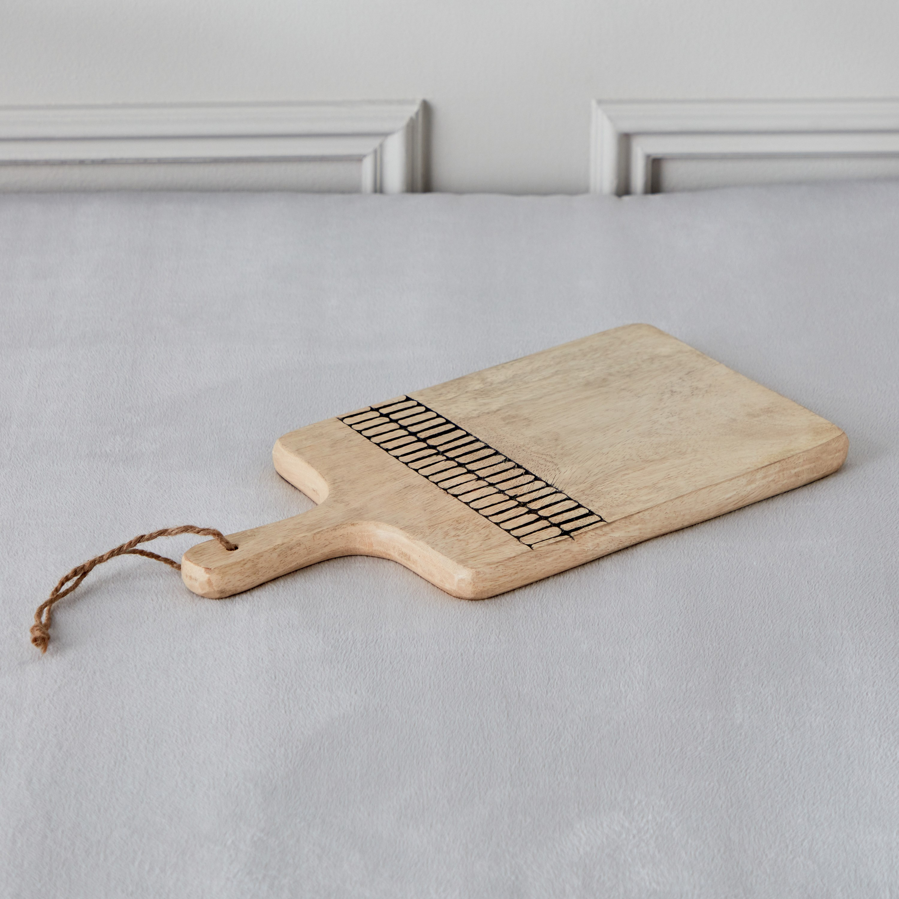 لوح تقطيع خشب من إيرثي فايب - 38 سم-hbxkitchen-kitchenware-choppingboards-image-1