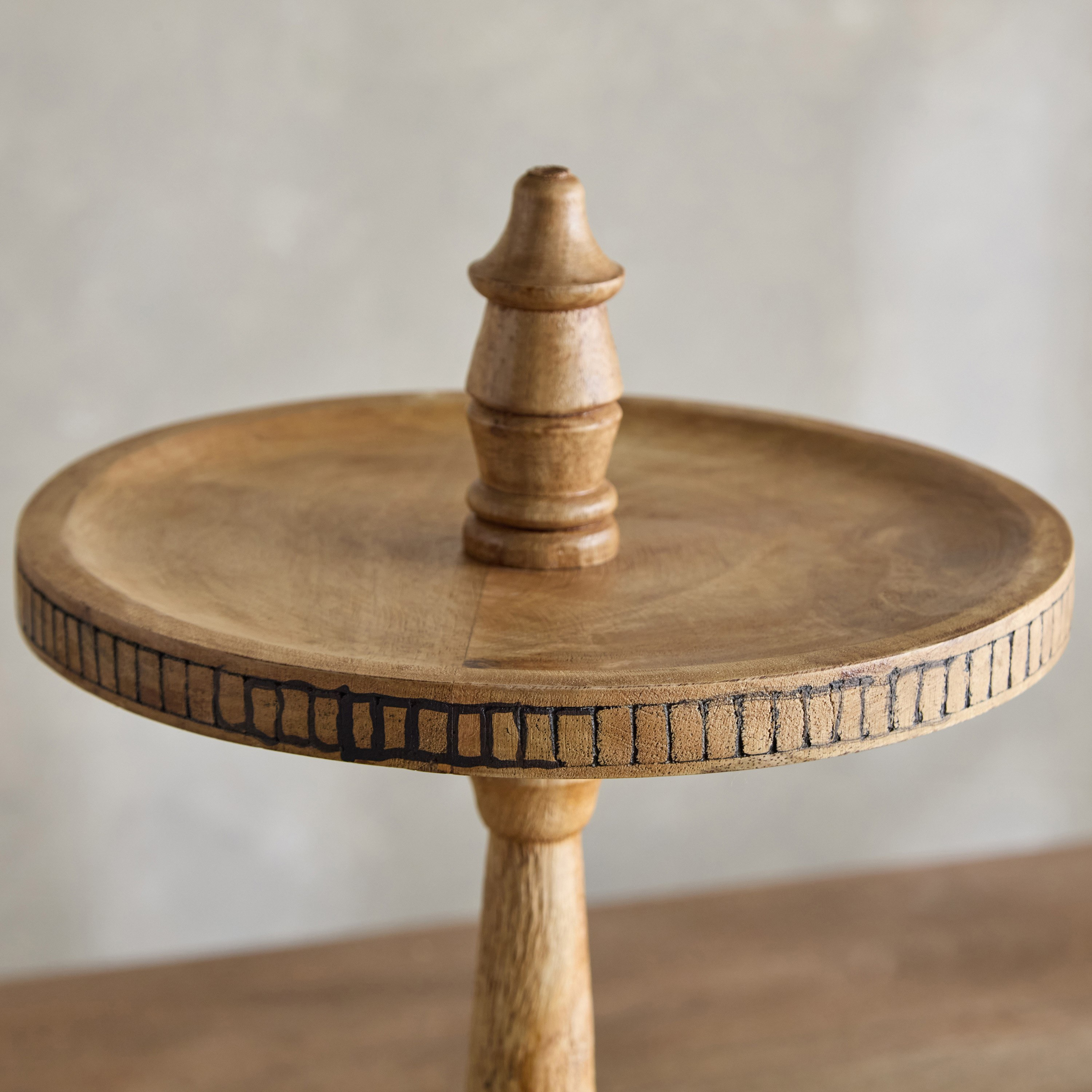 حامل كيك خشب بطبقتين من إيرثي فايب - 30 سم-hbxdecorandfurnishings-tabletop-serveware-image-3