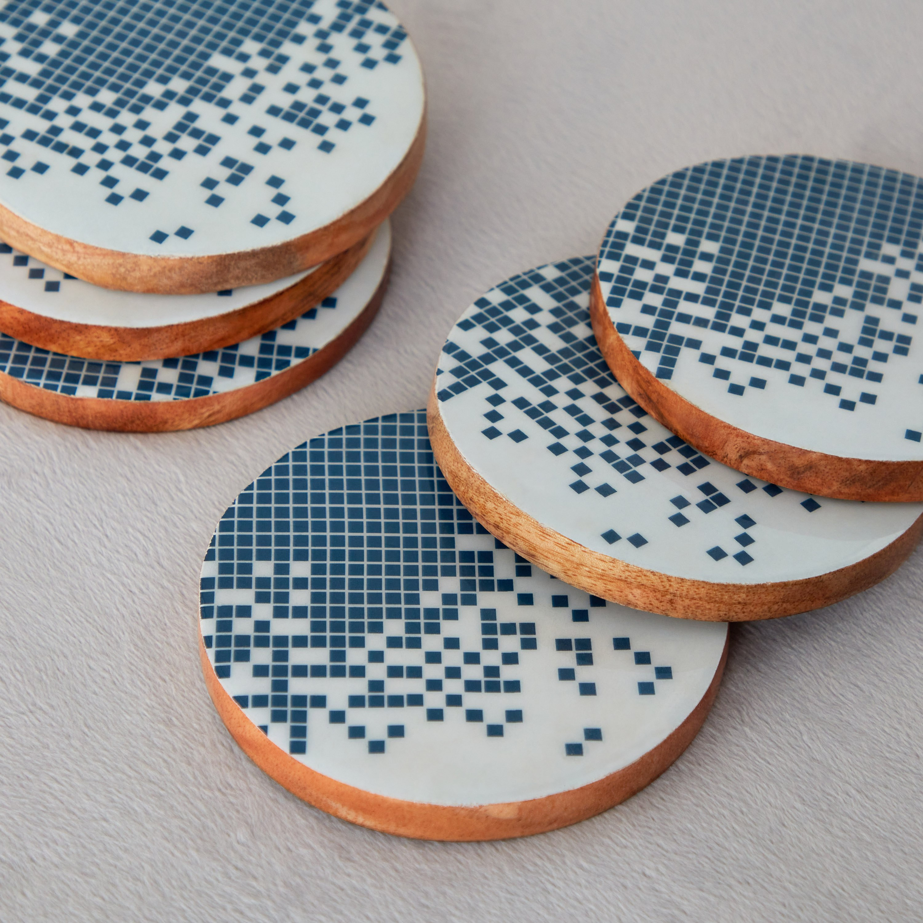واقيات طاولة خشبية من أرتيزان - طقم من 6 قطع-hbxdecorandfurnishings-tabletop-serveware-image-3