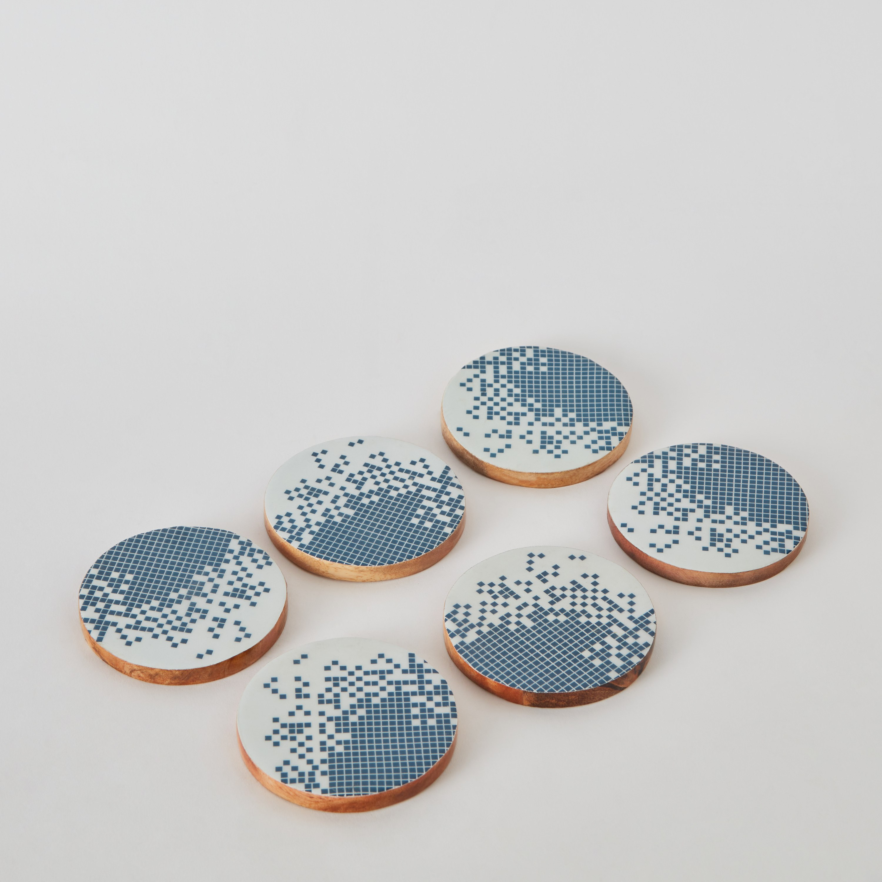 واقيات طاولة خشبية من أرتيزان - طقم من 6 قطع-hbxdecorandfurnishings-tabletop-serveware-image-5