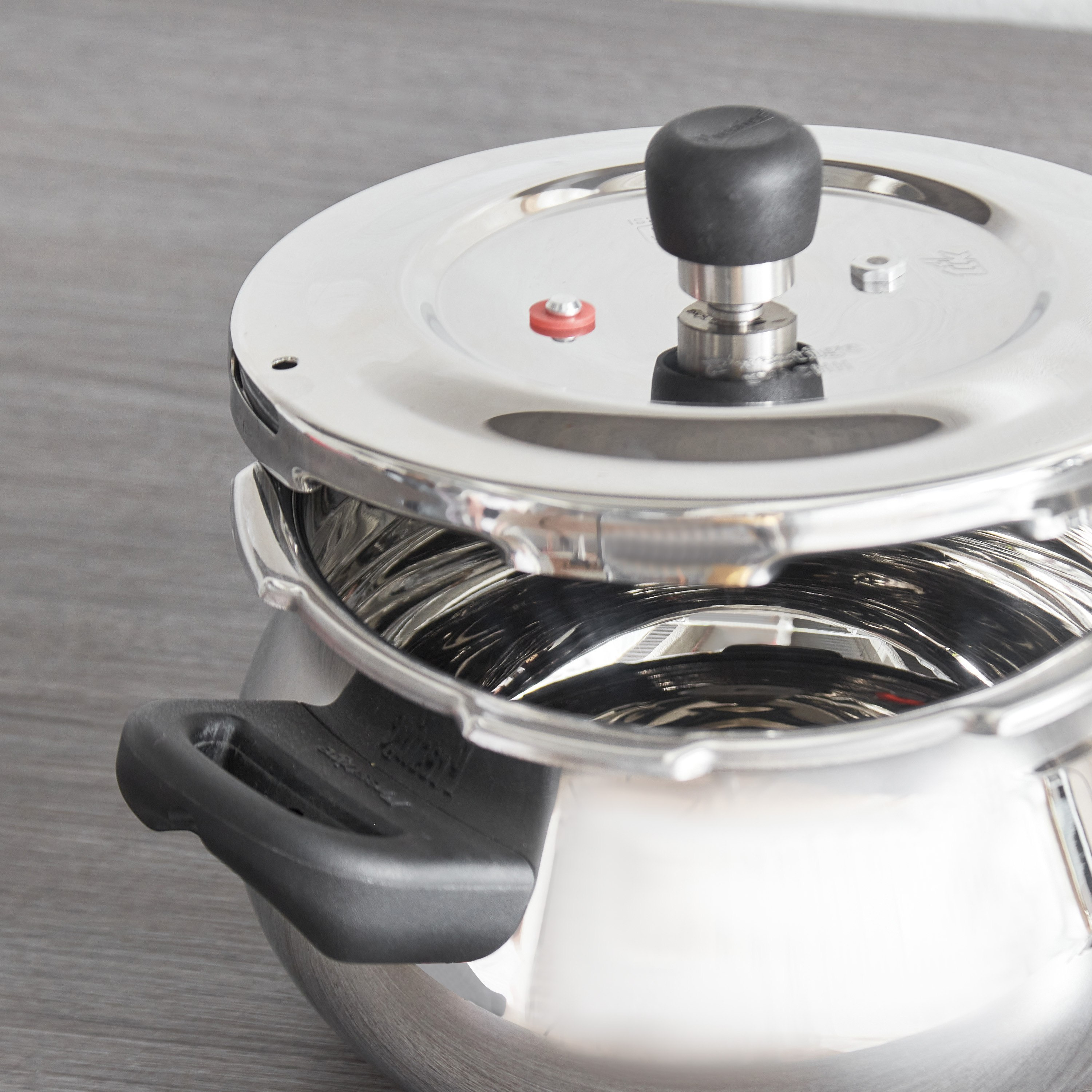 طنجرة ضغط ميني هاندي ديلوكس ألفا من بريستيج - 3 لتر-hbxhomeware-hbxkitchen-image-4