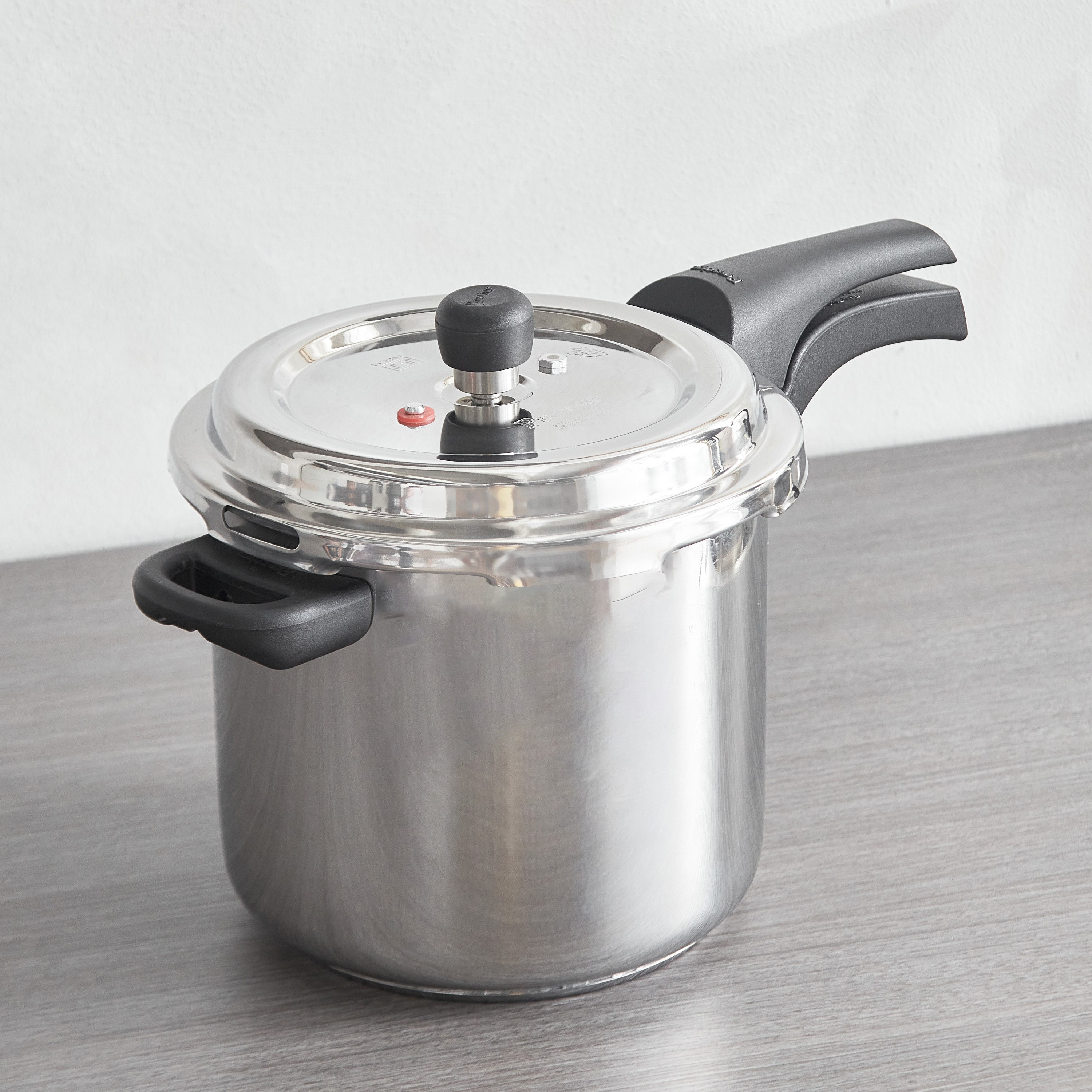 طنجرة ضغط ستانليس ستيل ديلوكس ألفا من بريستيج - 5.5 لتر-hbxhomeware-hbxkitchen-image-2
