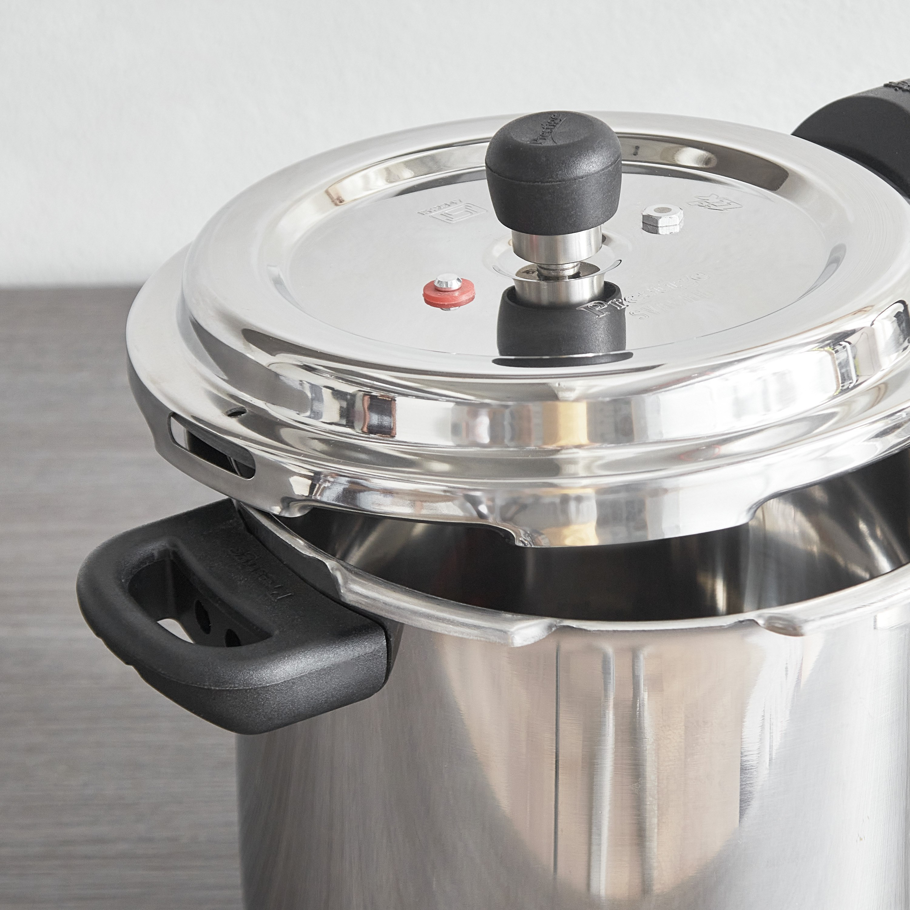 طنجرة ضغط ستانليس ستيل ديلوكس ألفا من بريستيج - 5.5 لتر-hbxhomeware-hbxkitchen-image-4