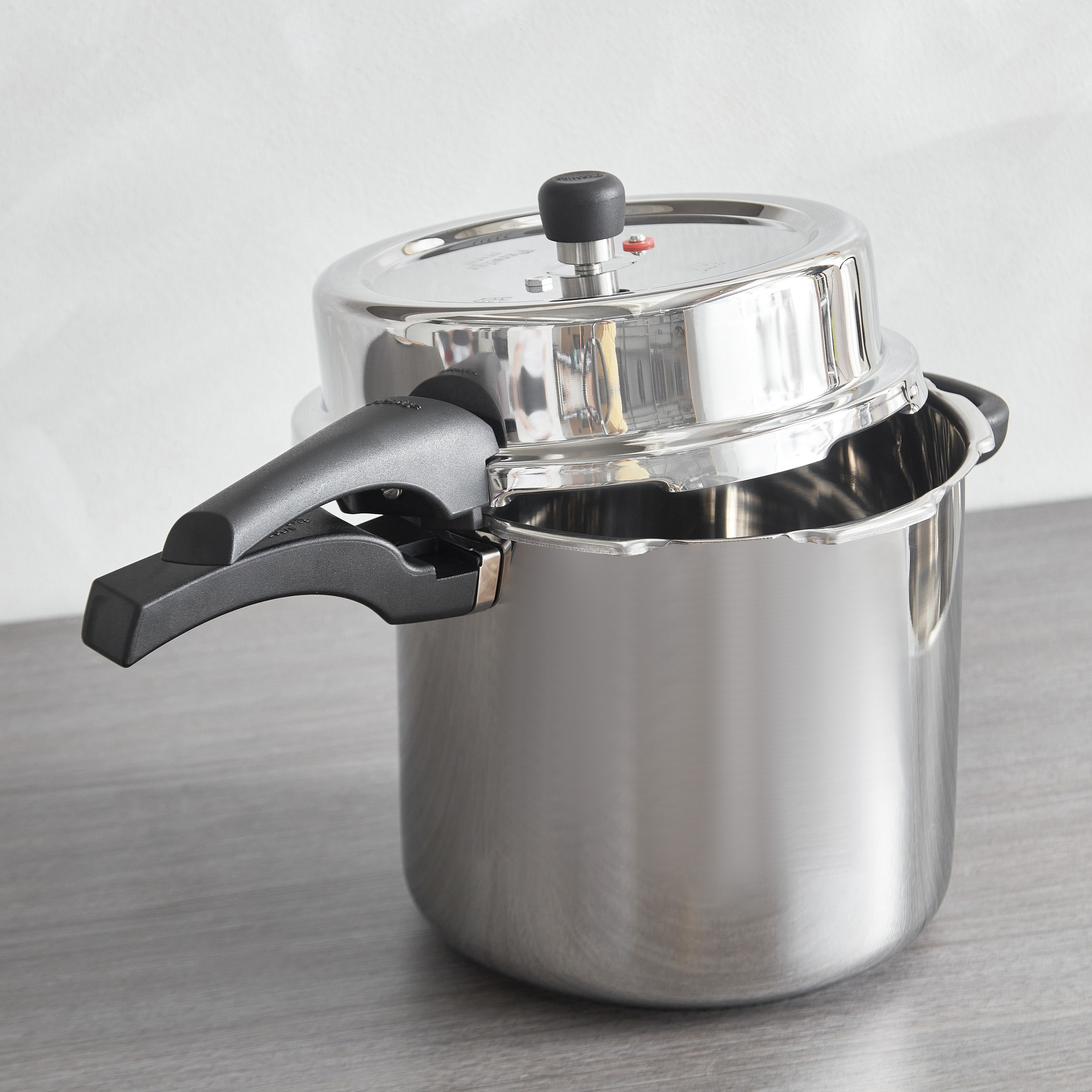 قدر ضغط ستانليس ستيل ديلوكس ألفا من بريستيج - 10 لتر-hbxhomeware-hbxkitchen-image-3
