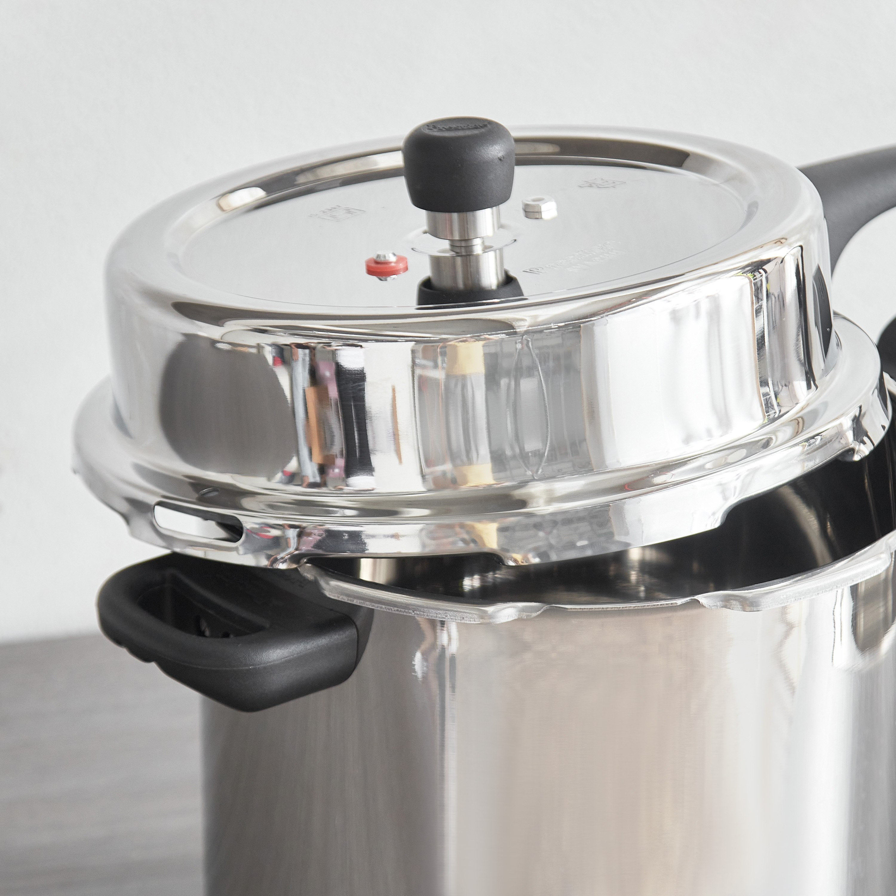 قدر ضغط ستانليس ستيل ديلوكس ألفا من بريستيج - 10 لتر-hbxhomeware-hbxkitchen-image-4