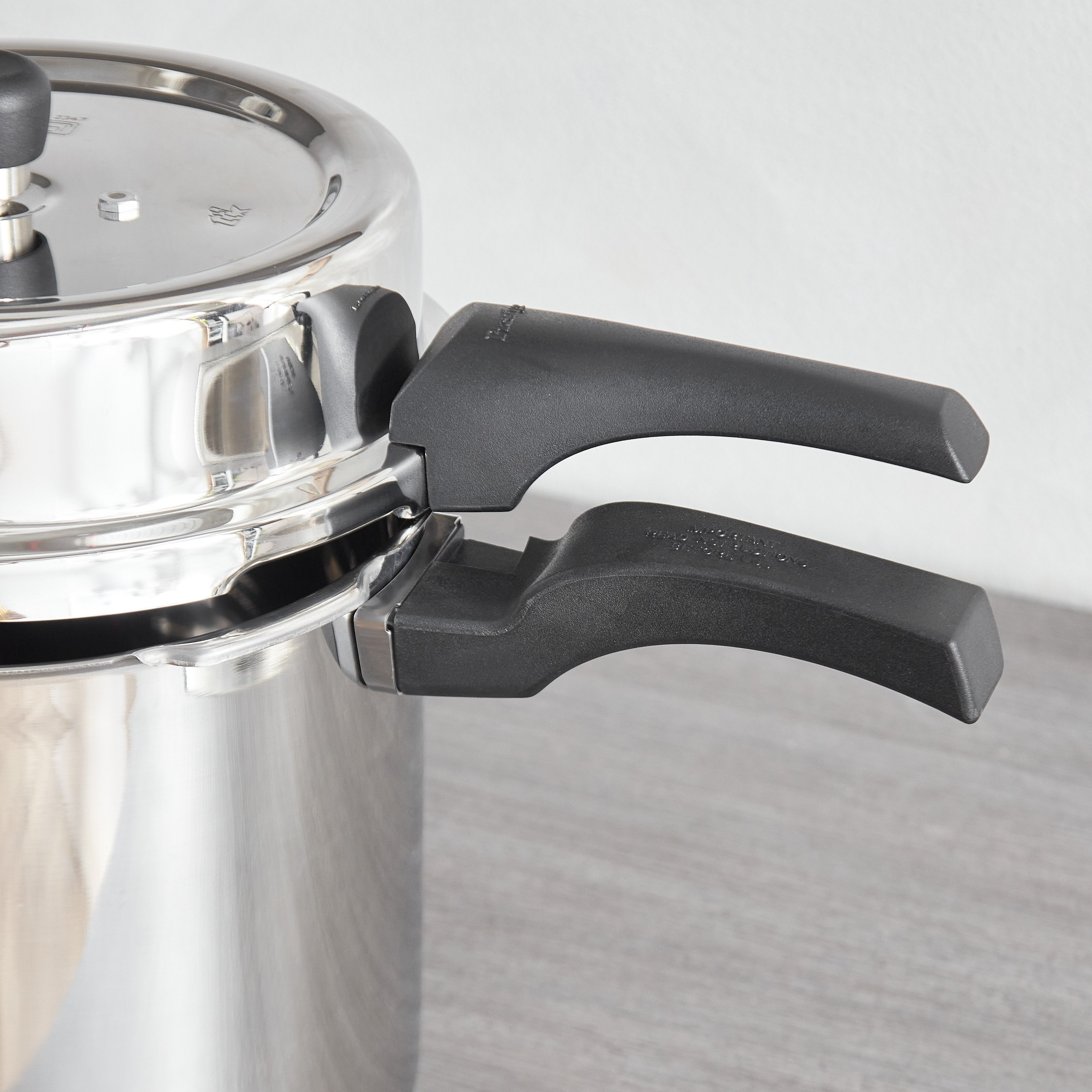 قدر ضغط ستانليس ستيل ديلوكس ألفا من بريستيج - 10 لتر-hbxhomeware-hbxkitchen-image-5