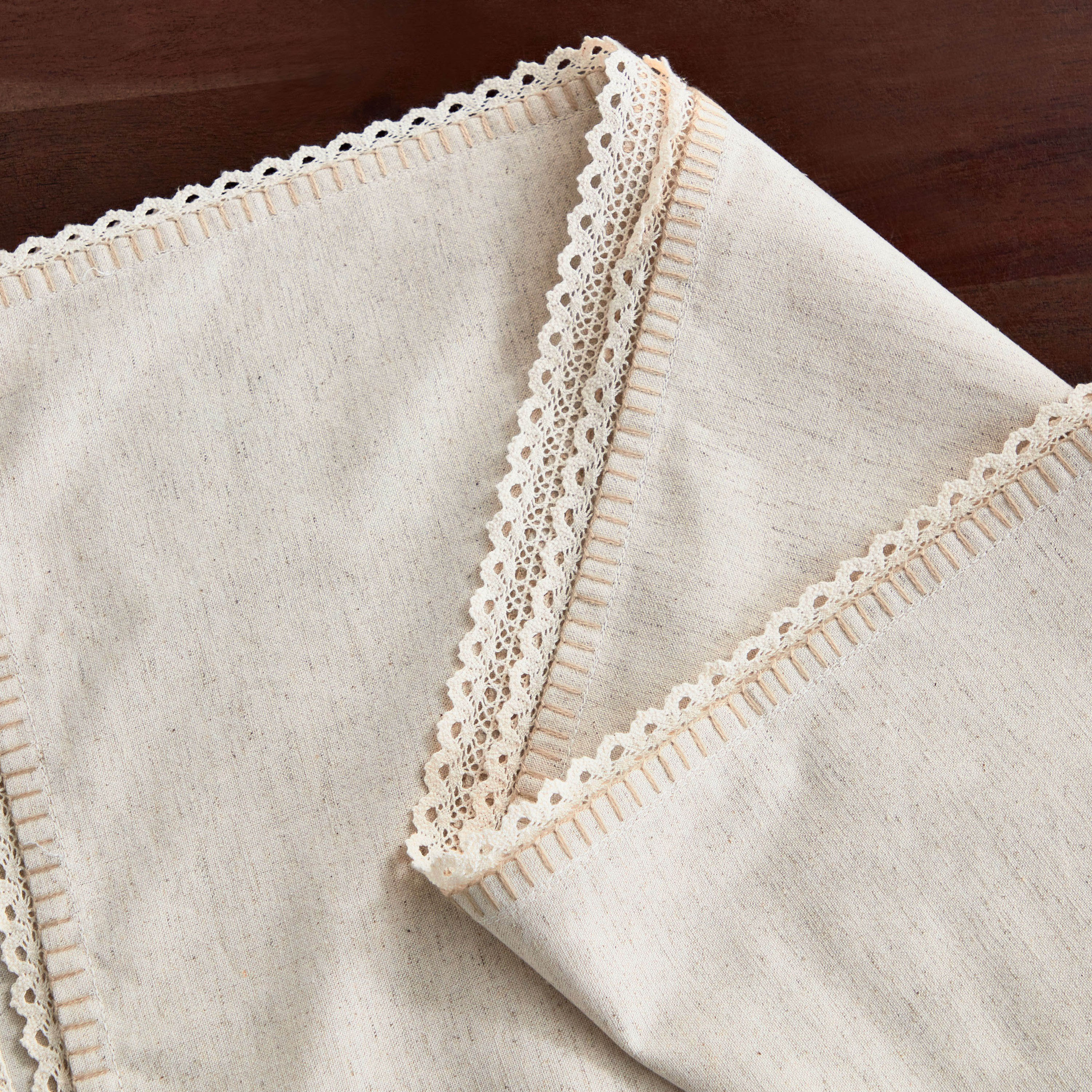 مفرش طاولة دانتيل طبيعي من ناتوريو - 40x120 سم-hbxdecorandfurnishings-homefurnishings-tablelinens-image-4