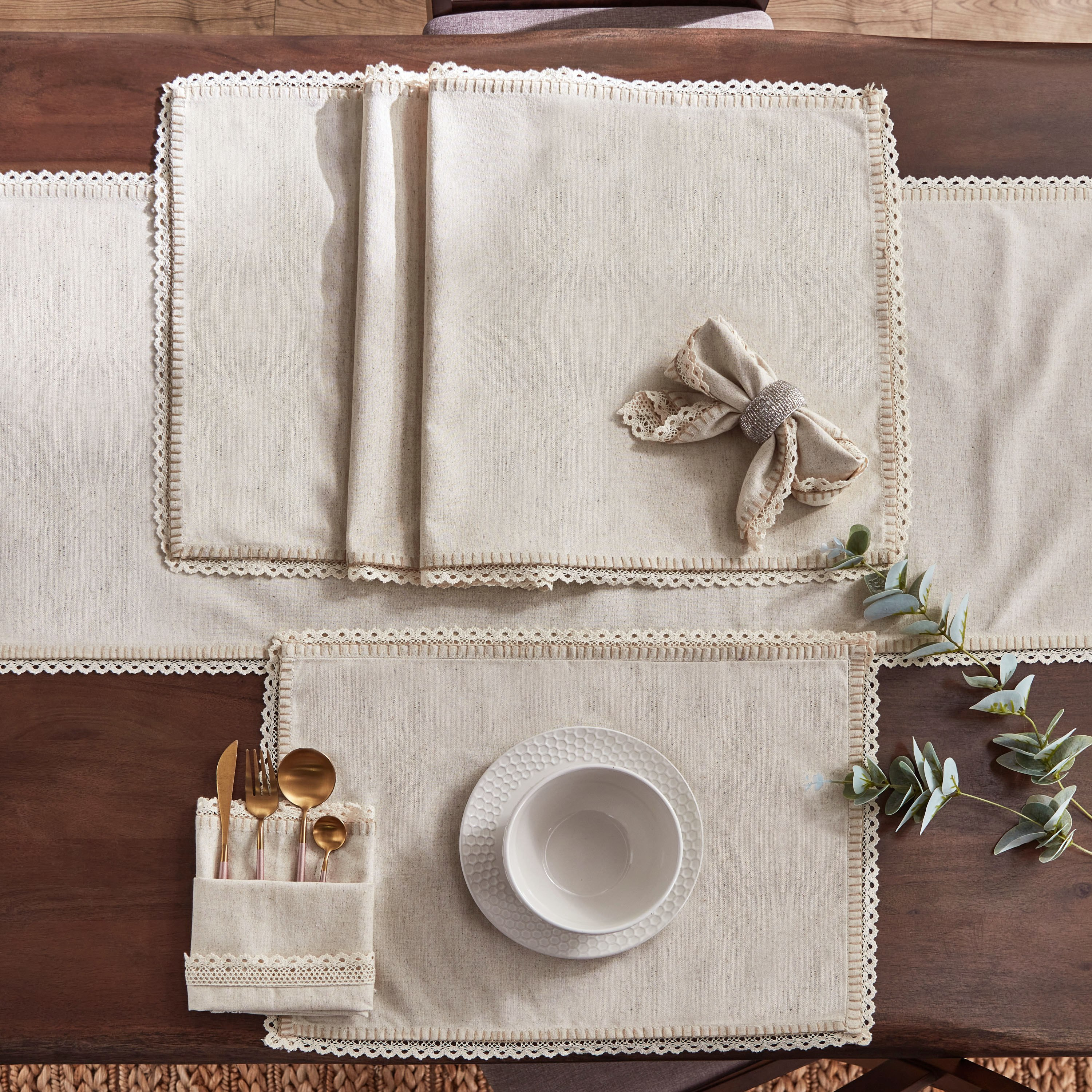 مفرش طاولة من الدانتيل الطبيعي من ناتوريو - 40x180 سم-hbxdecorandfurnishings-homefurnishings-tablelinens-image-6