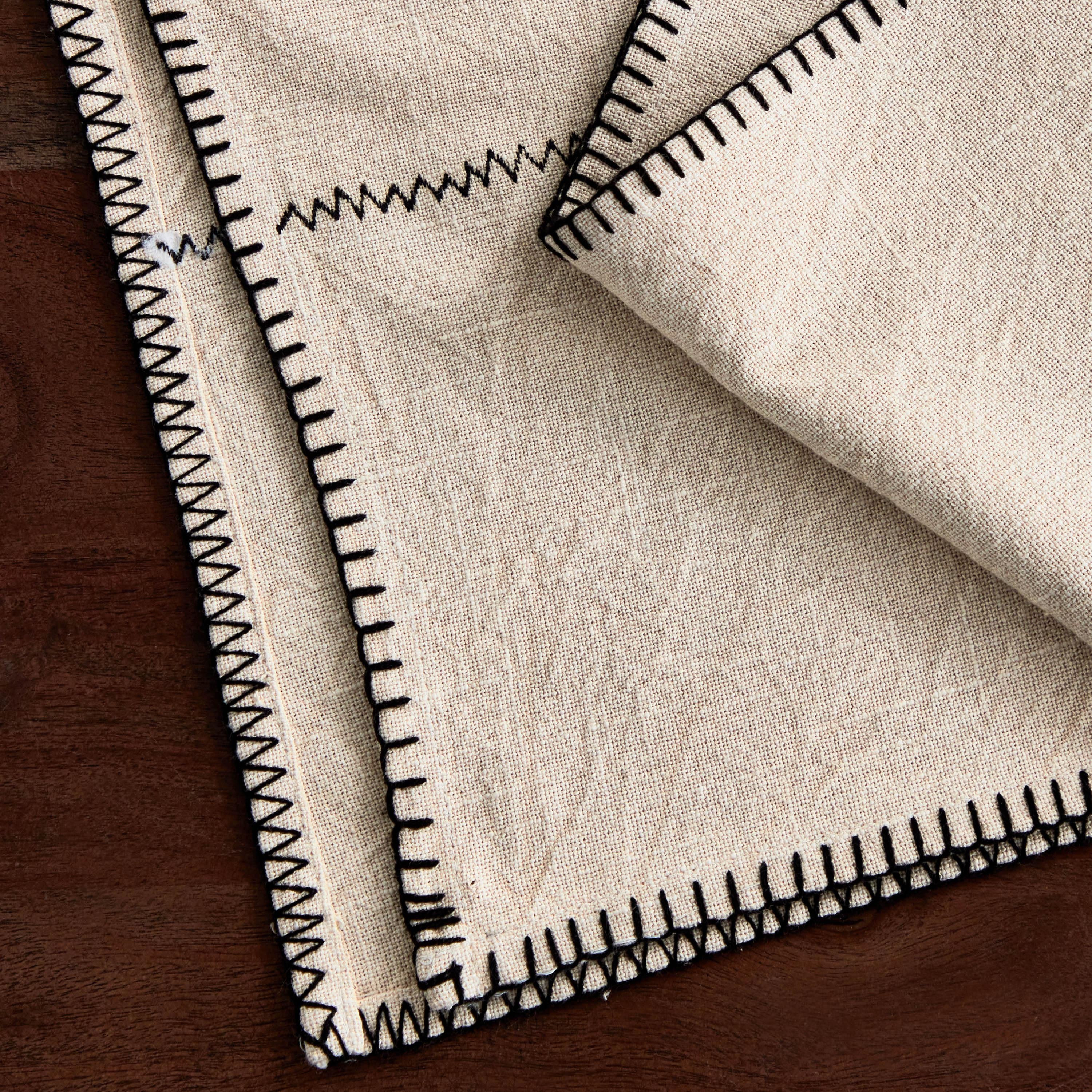 مفرش طاولة طبيعي بغرز سوداء - 40x120 سم-hbxdecorandfurnishings-homefurnishings-tablelinens-image-4