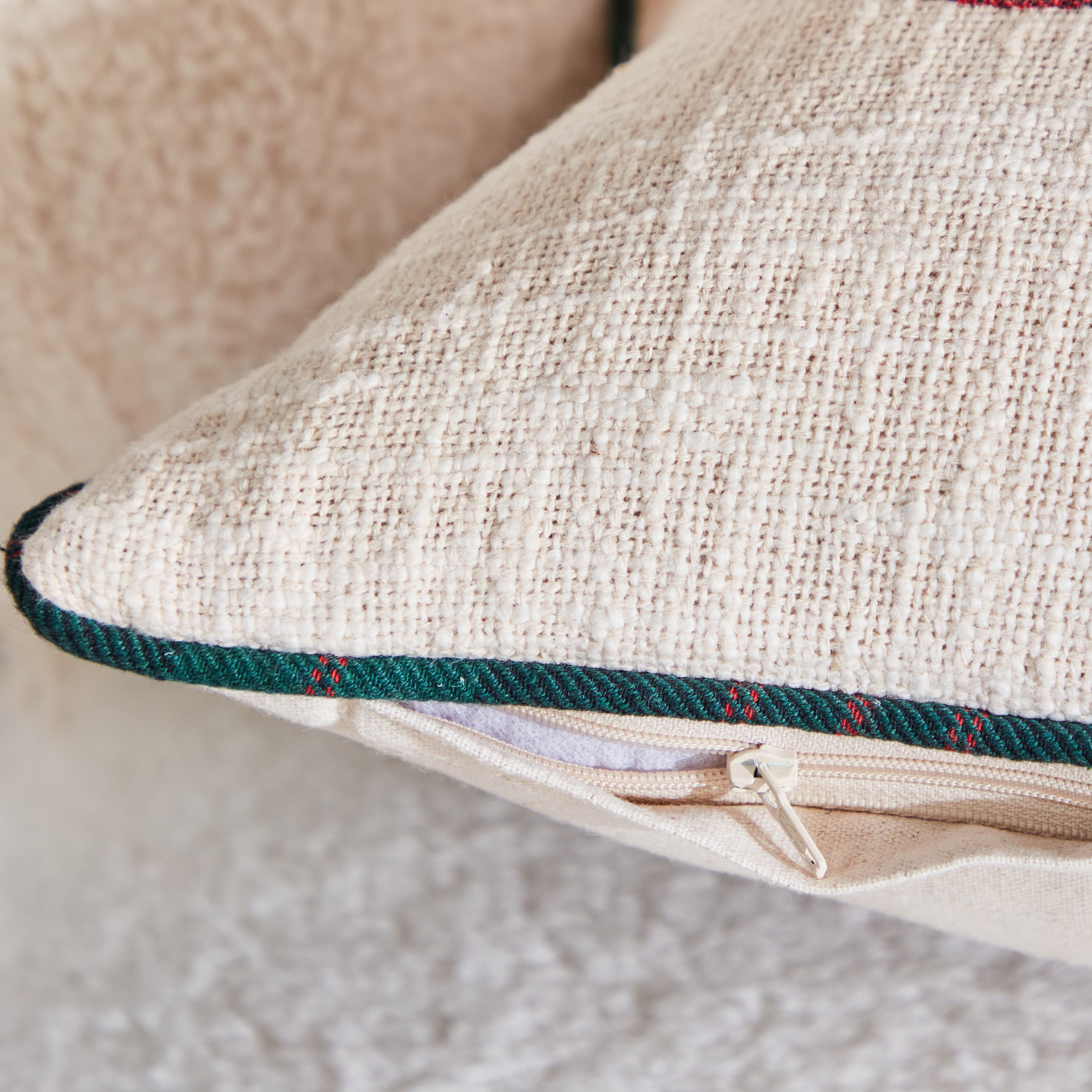 وسادة محشوة بزخارف من فستيف كريسماس - 30x50 سم-hbxlivingroom-furnishings-cushionsandcovers-filledcushions-image-3
