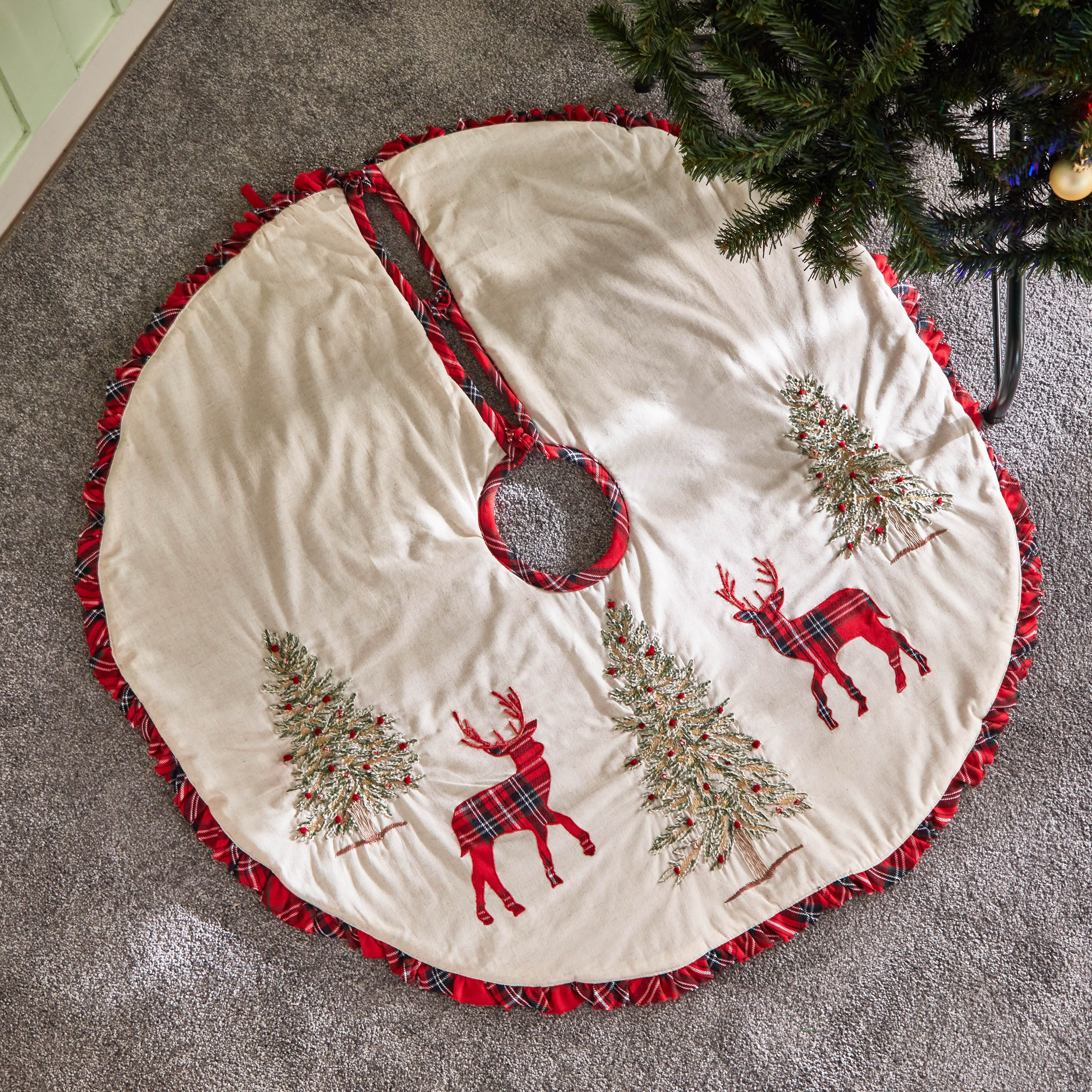 Festive X-mas Reindeer Tree Skirt - 108 cm-PROMO_HB_AE_B2G2_011025-image-2