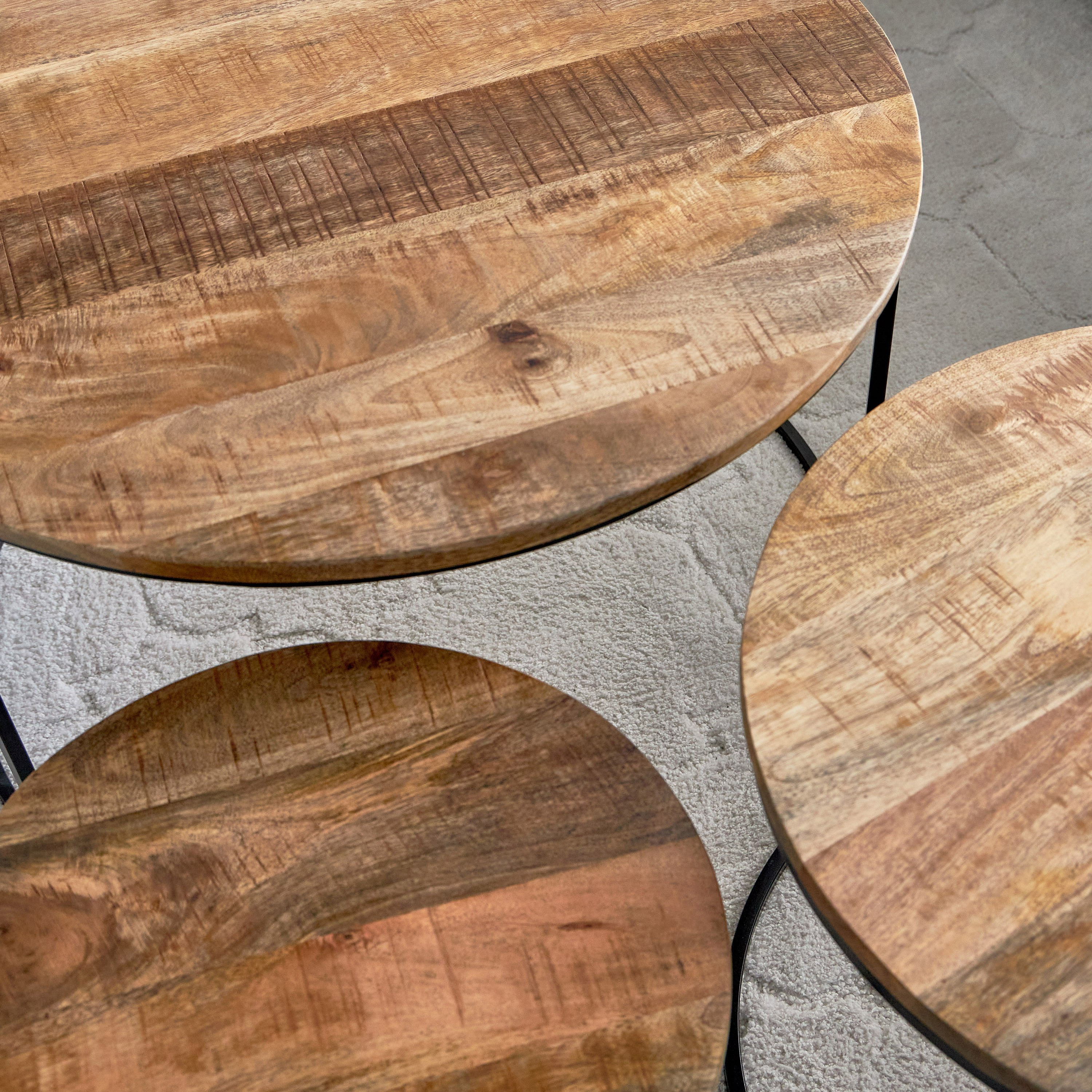 طقم طاولات متداخلة مستديرة من 3 قطع من الخشب الصلب - أوربان من فيندرا-hbxfurniture-livingroom-nestingtables-image-4