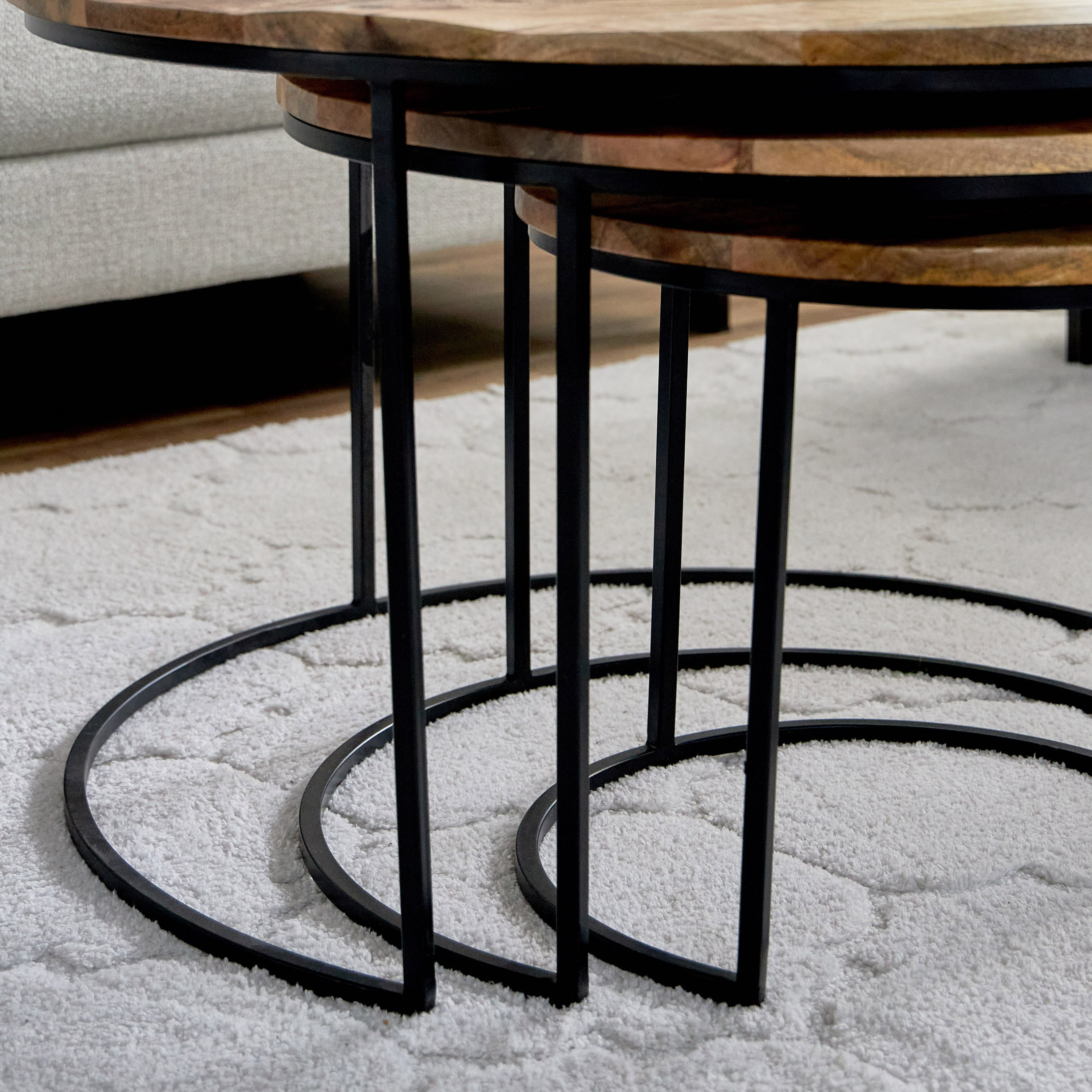 طقم طاولات متداخلة مستديرة من 3 قطع من الخشب الصلب - أوربان من فيندرا-hbxfurniture-livingroom-nestingtables-image-5