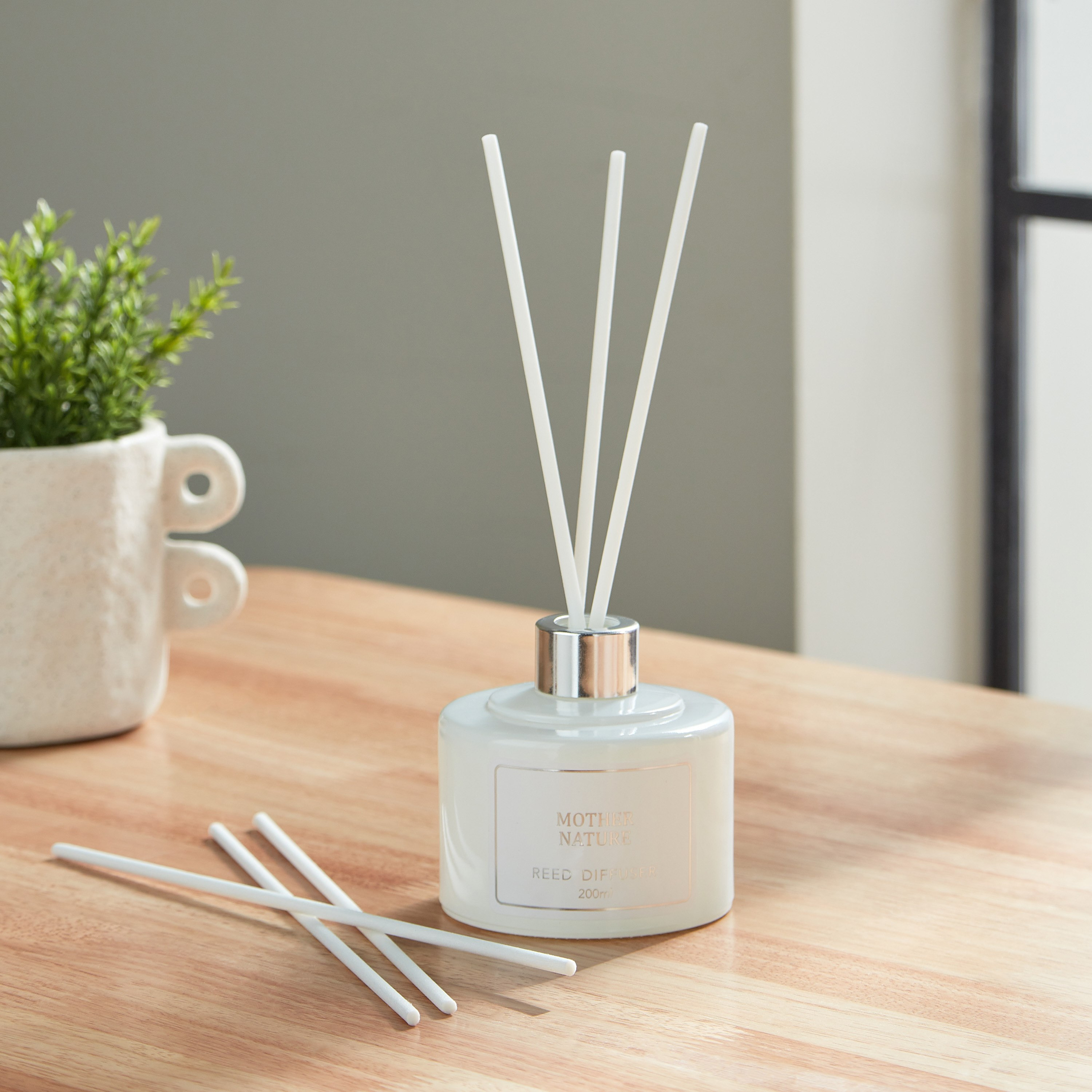 Abyad Fresh Water Reed Diffuser - 200 ml-PROMO_HB_AE_B2G2_011025-image-1