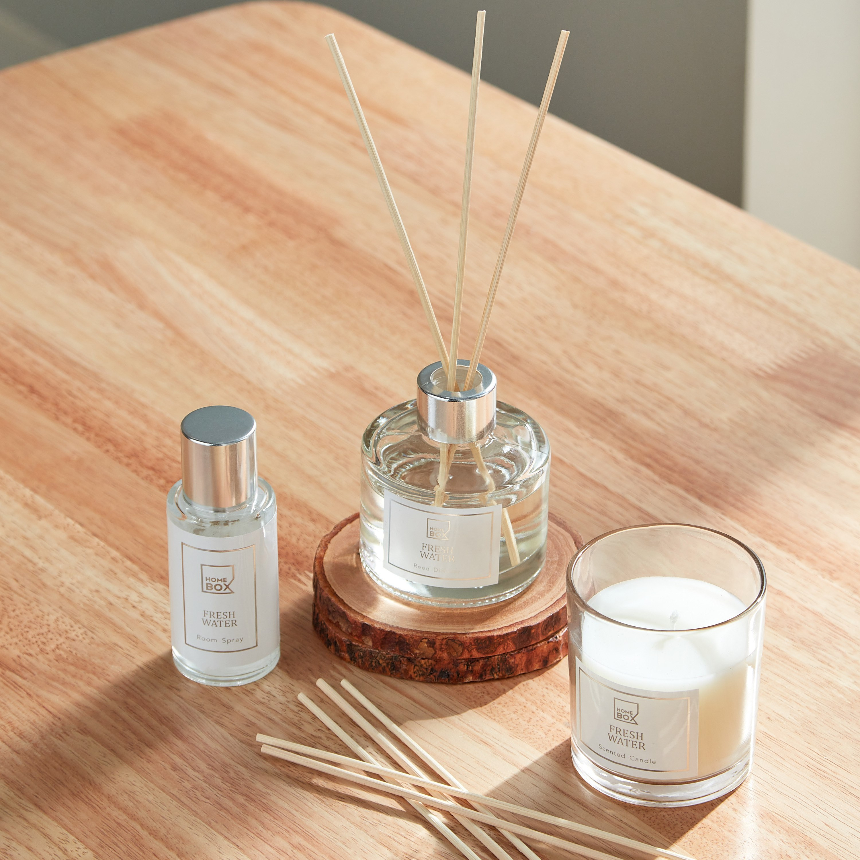 طقم هدايا معطر للمنزل فريش ووتر من أبيض-hbxdecorandfurnishings-homefragrance-roomfreshnersandaromamist-image-2