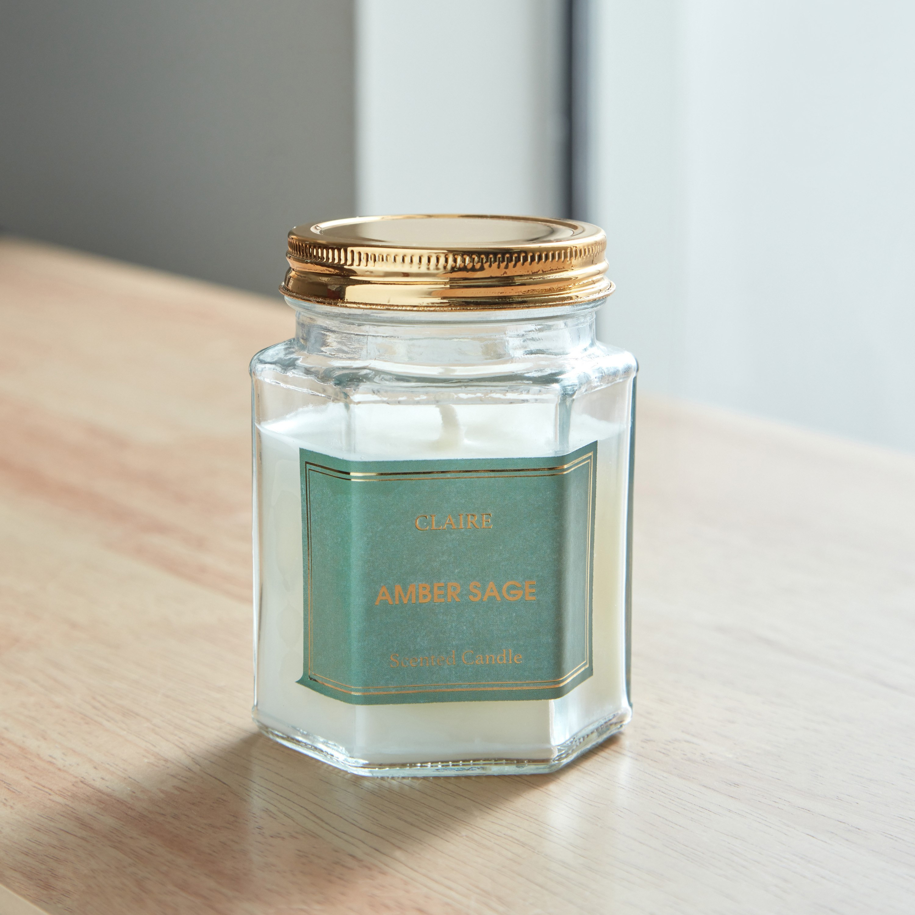 جرة شموع زجاجية سداسية آمبر ساجا من كلير - 150 جم-hbxlivingroom-decorandaccessories-candles-image-1