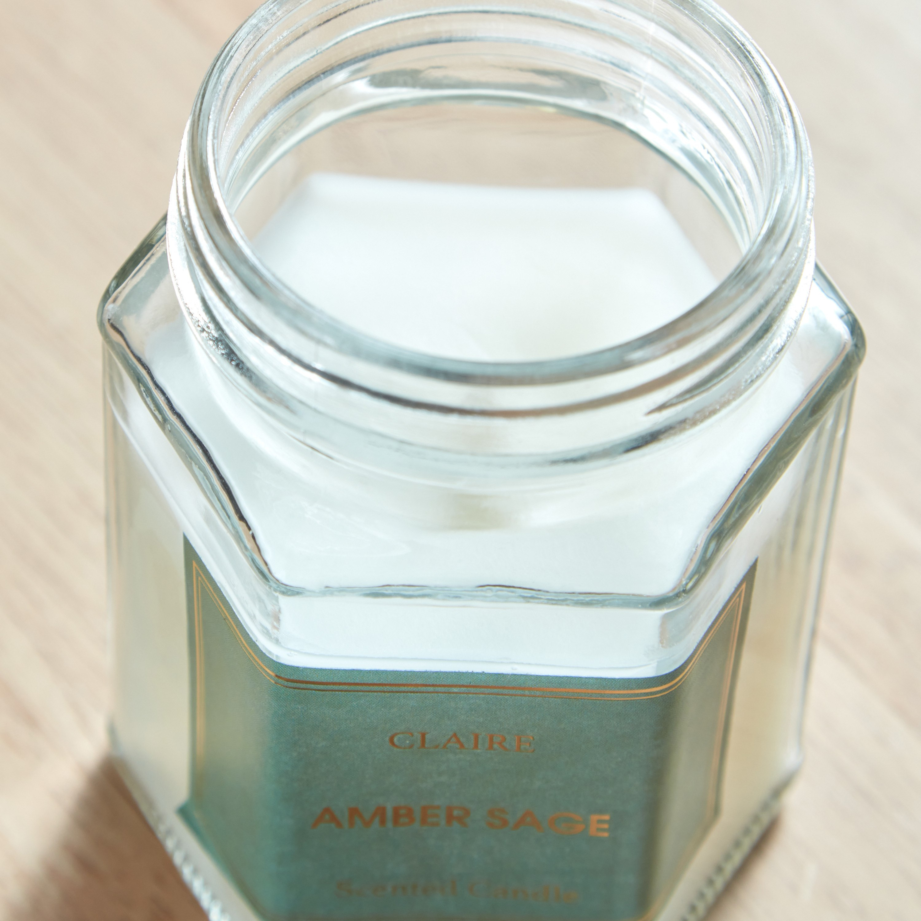 جرة شموع زجاجية سداسية آمبر ساجا من كلير - 150 جم-hbxlivingroom-decorandaccessories-candles-image-3
