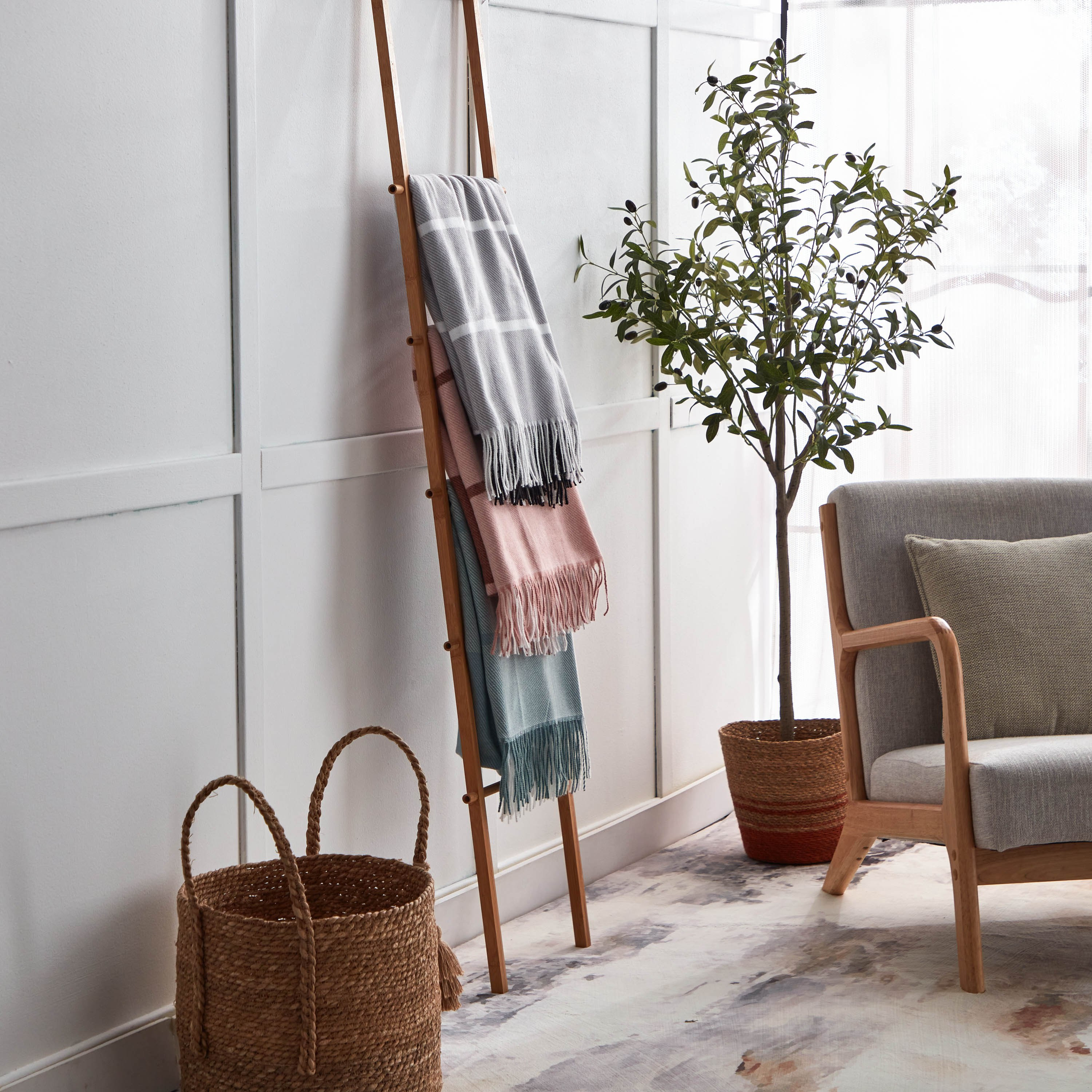 بطانية خفيفة منسوجة مخططة بشراشيب من بريستول آكا - 130x170+10 سم-hbxhomeware-hbxbedroom-image-5