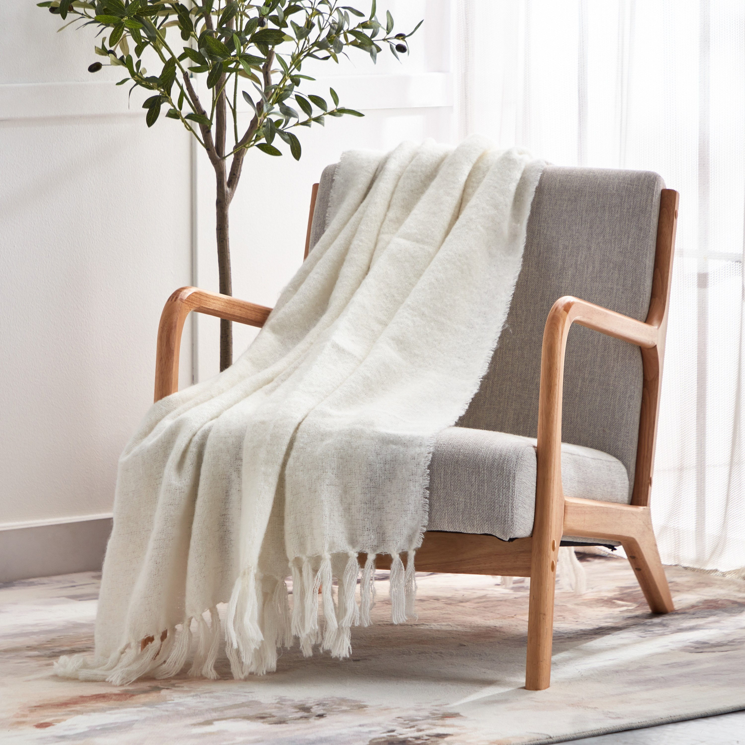 بطانية منسوجة بشراشيب من ألبانيا - 130x170+10 سم-hbxhomeware-hbxbedroom-image-1