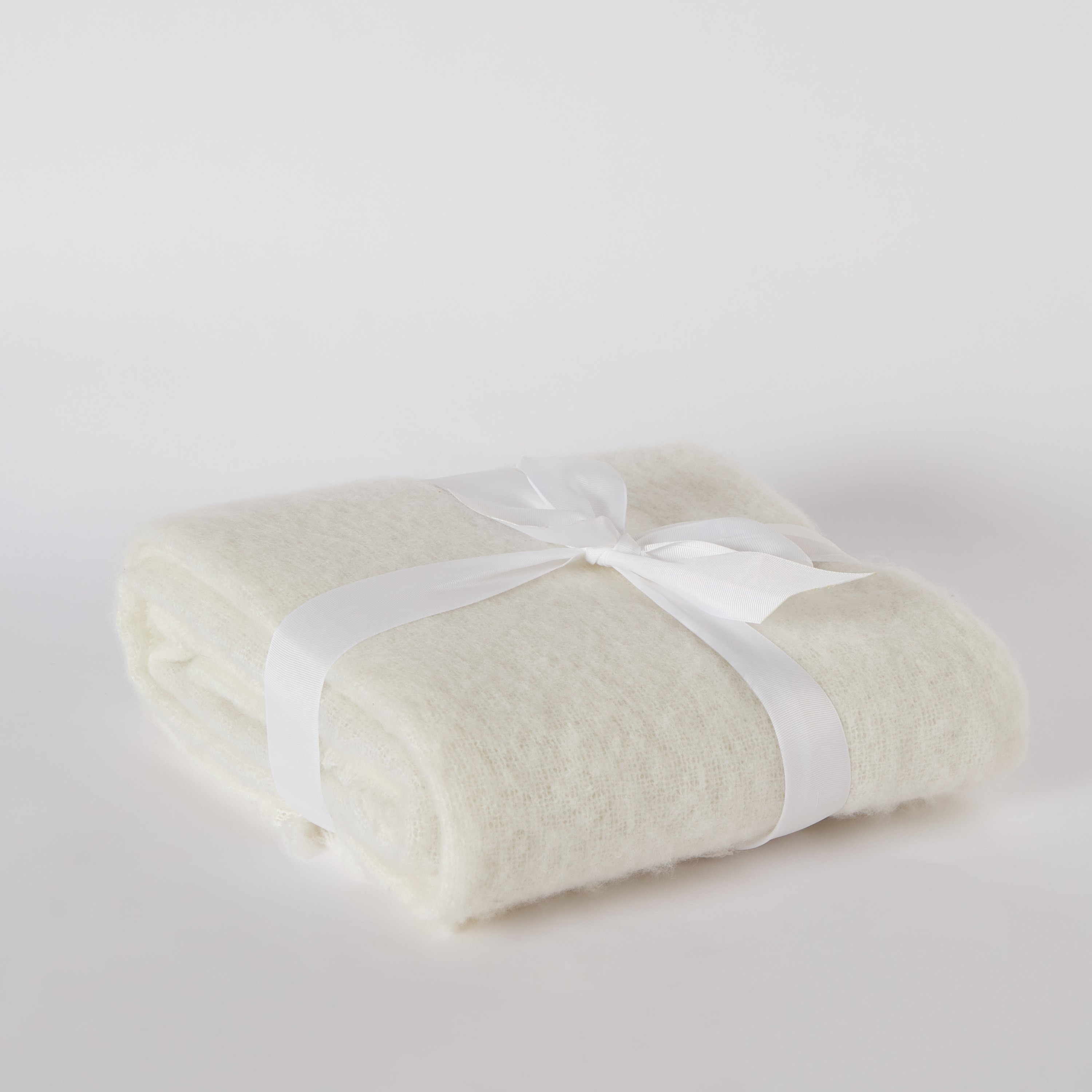 بطانية منسوجة بشراشيب من ألبانيا - 130x170+10 سم-hbxhomeware-hbxbedroom-image-6