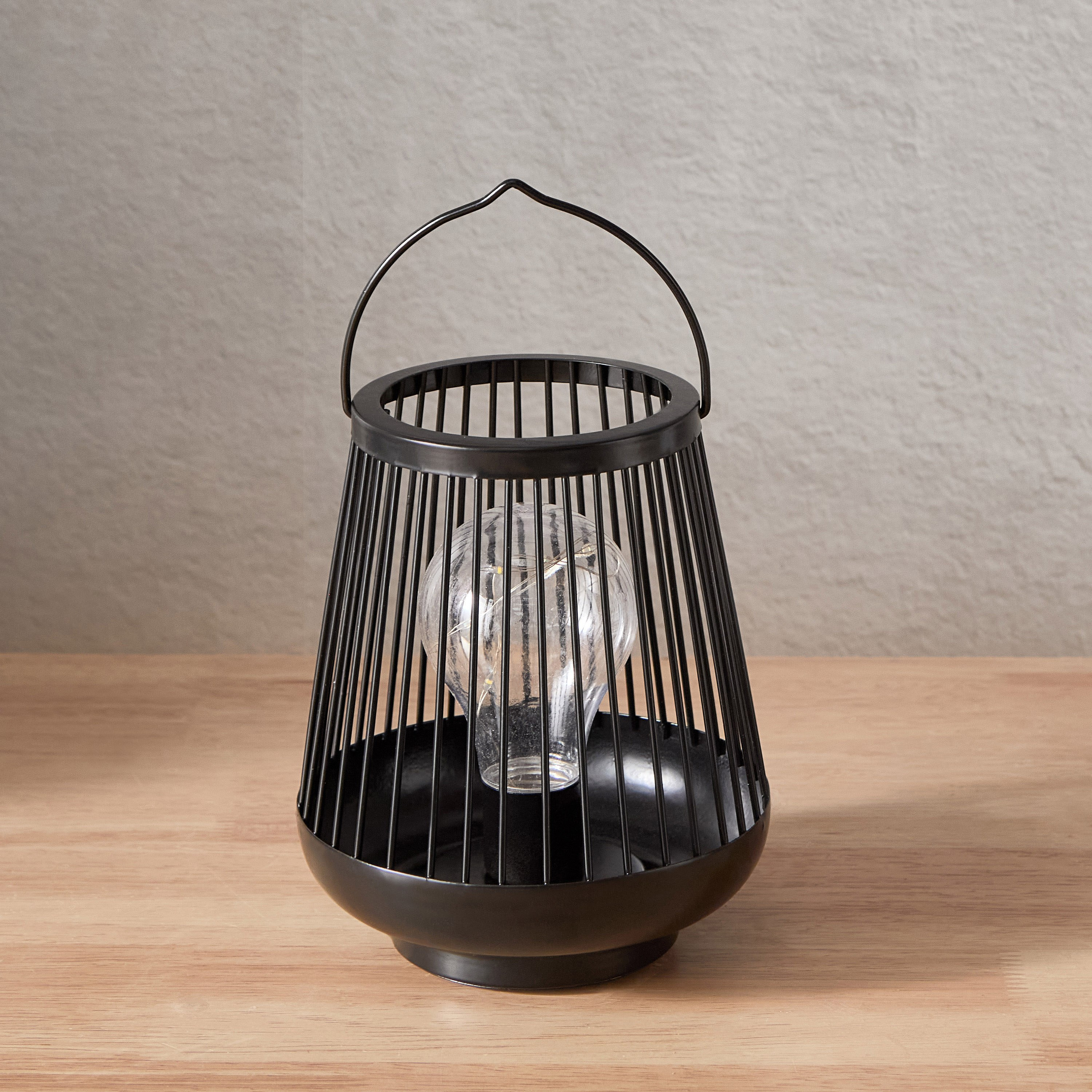 Sera Metal LED Lantern-PROMO_HB_AE_B2G2_011025-image-1