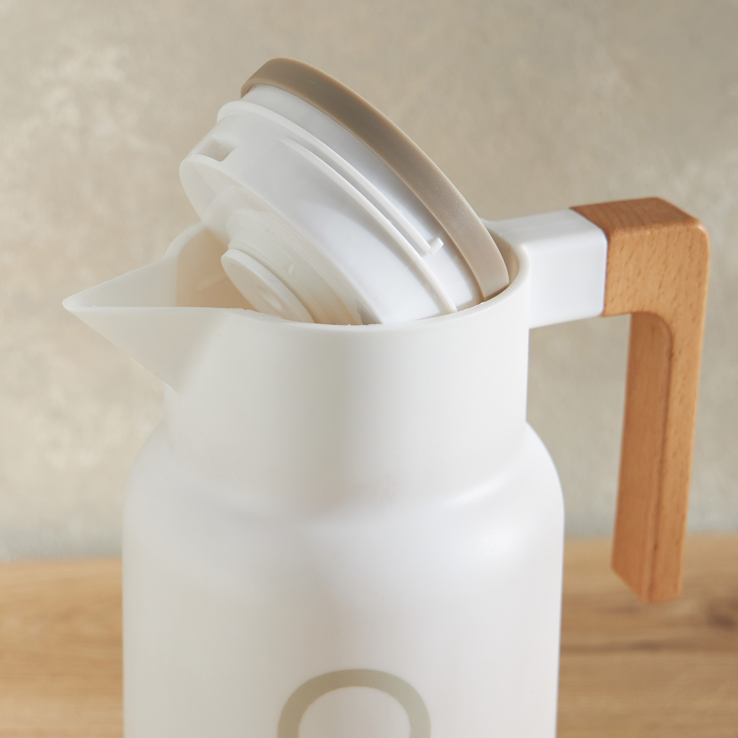 قارورة عازلة للحرارة من فيستا- 1 لتر-hbxhomeware-hbxkitchen-image-3