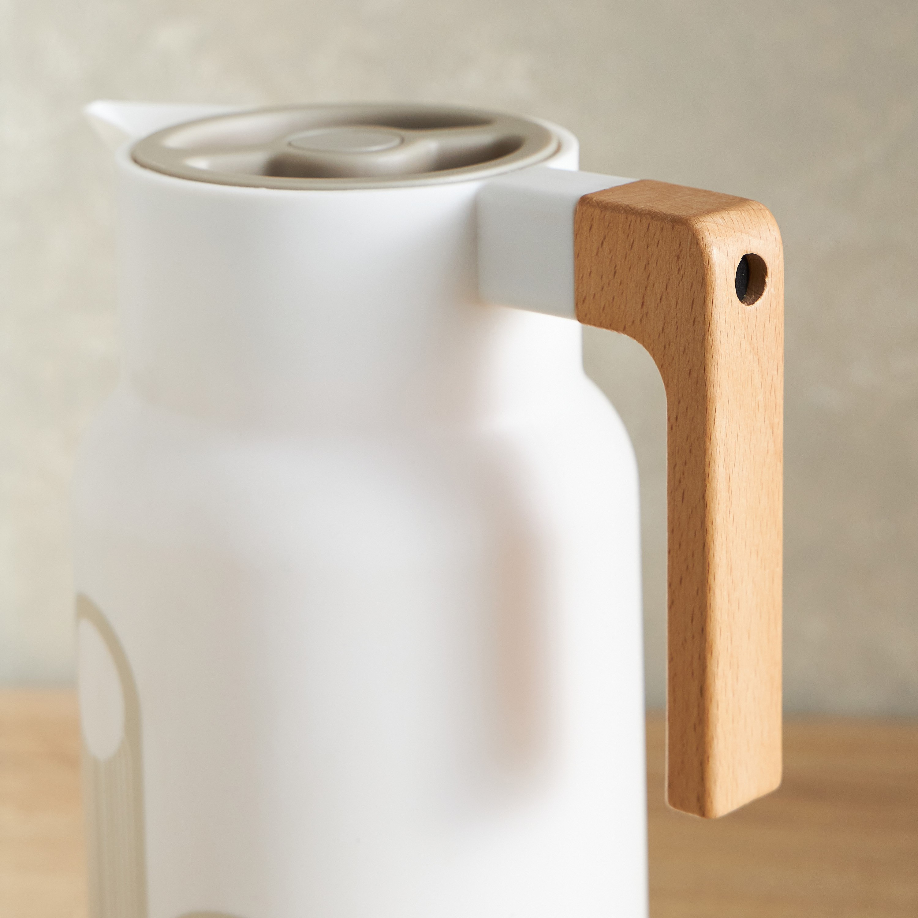 قارورة عازلة للحرارة من فيستا- 1 لتر-hbxhomeware-hbxkitchen-image-4