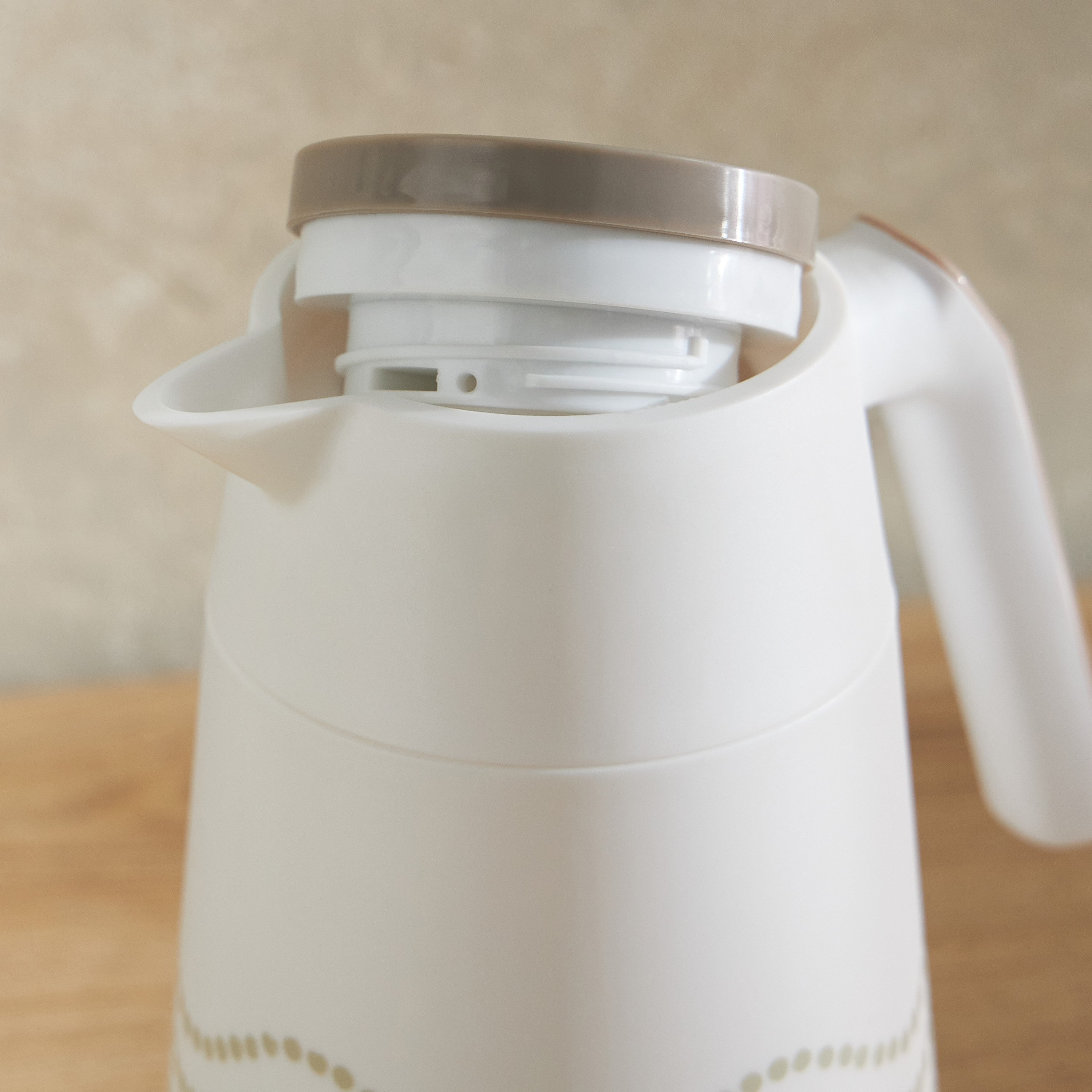 قارورة عازلة للحرارة من فيستا- 1 لتر-hbxhomeware-hbxkitchen-image-3
