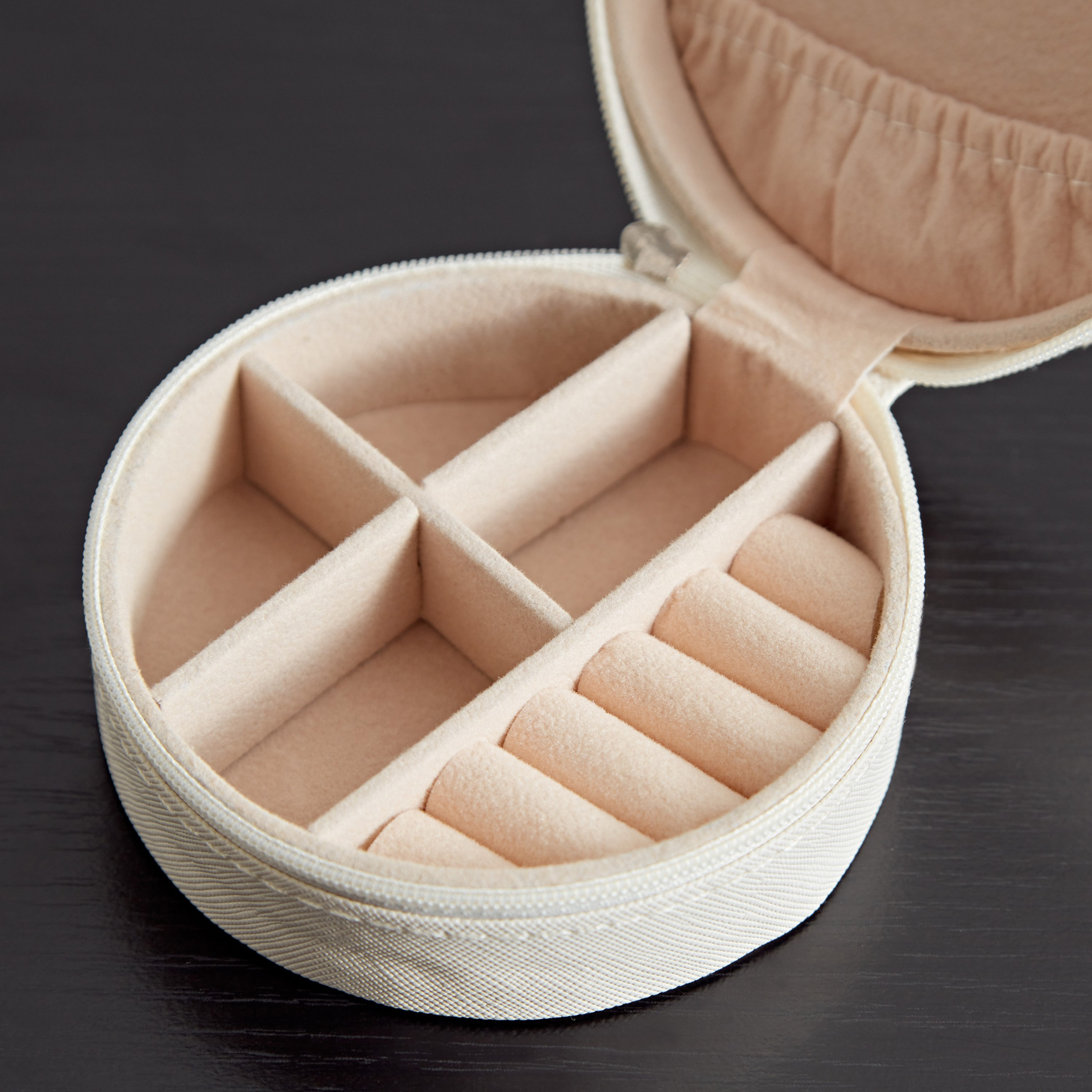 منظم مجوهرات مستدير كلاسيكي من ستاكرز-hbxbedroom-bedroomaccessories-jewelleryboxesandholders-image-4