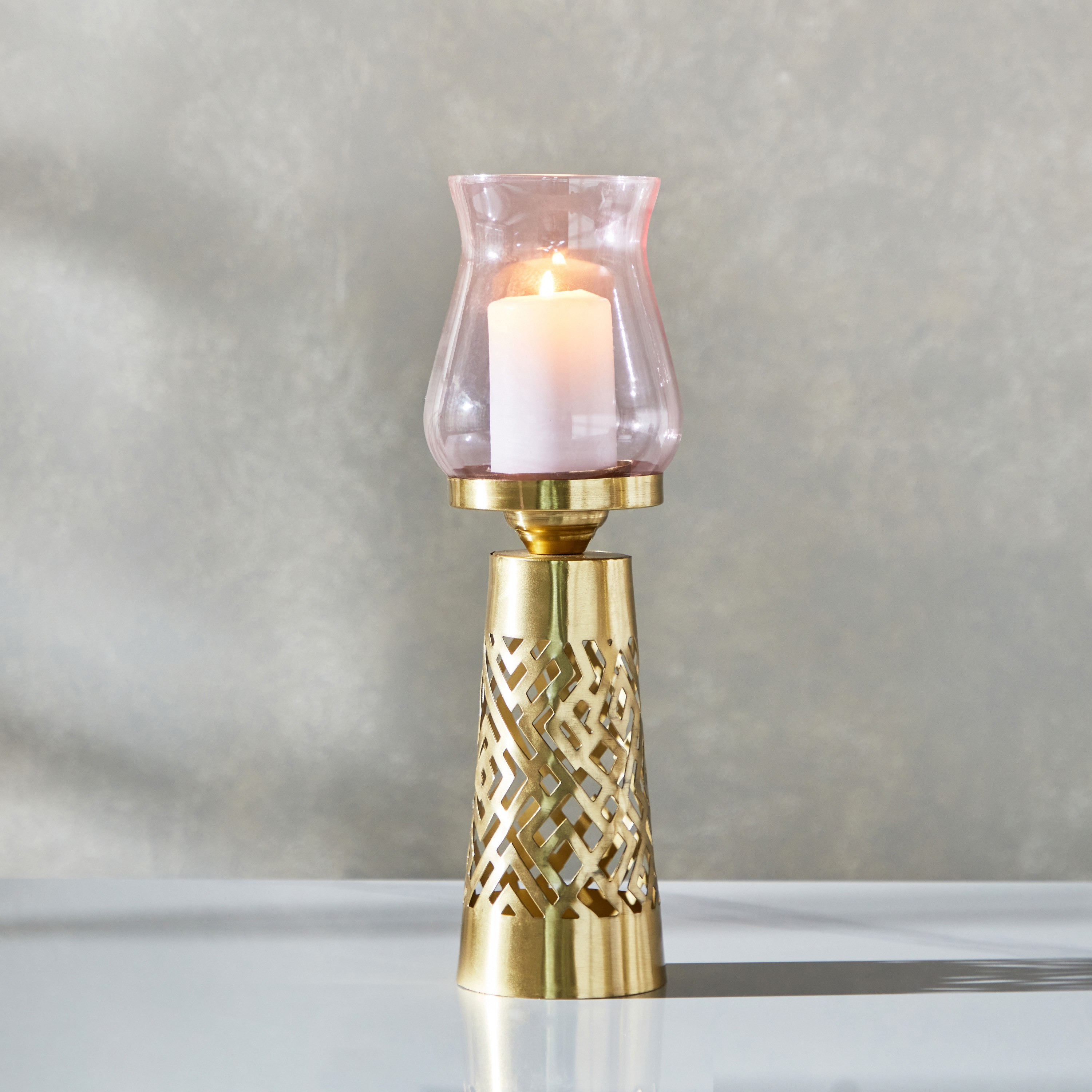 حامل شموع من زجاج بلش ومعدن بتصميم مفرغ من هيرين - 12x12x35 سم-PROMO_HB_AE_B2G2_011025-image-1