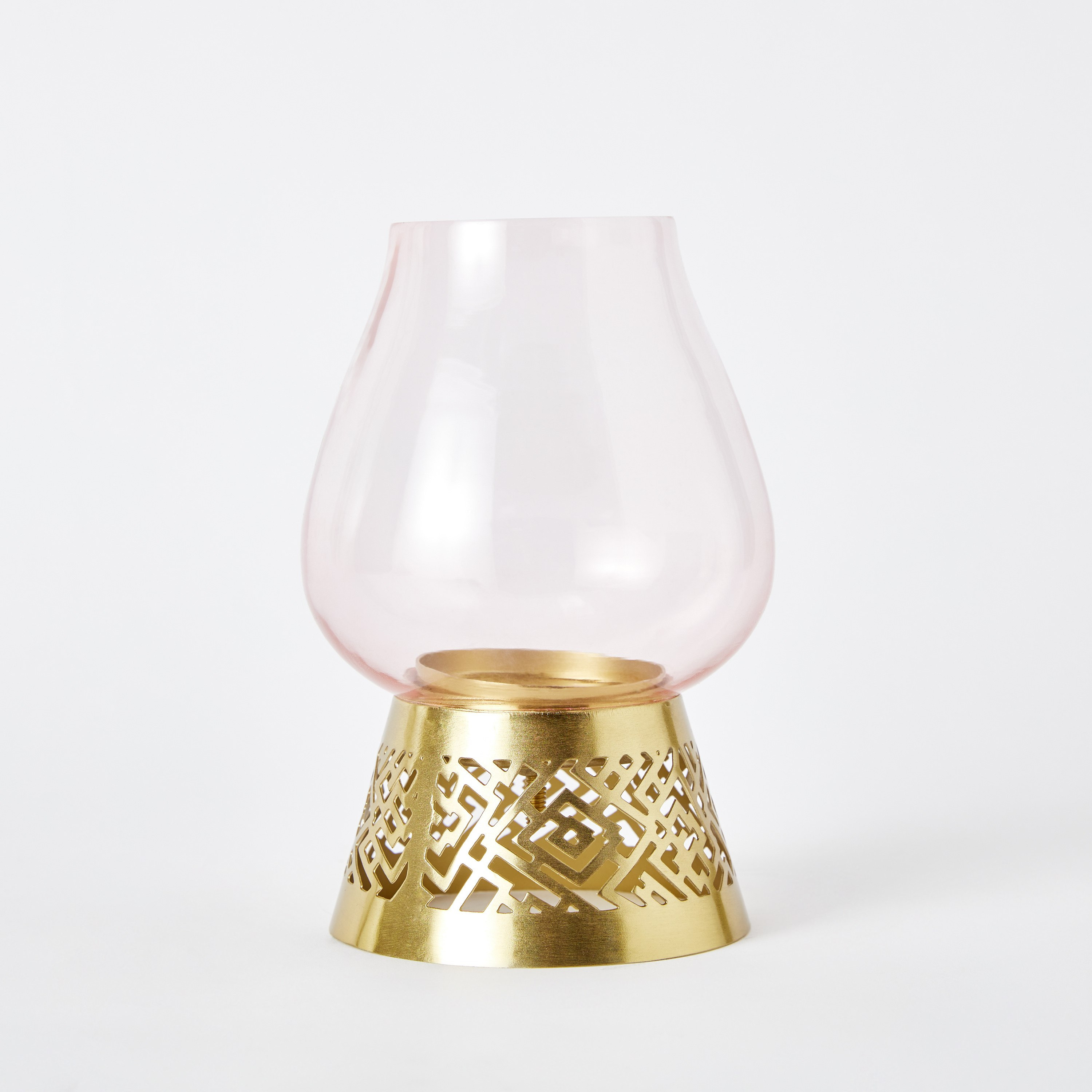 حامل شموع من زجاج فوتيف ومعدن بتصميم مفرغ من هيرين- 12x12x18.5 سم-hbxlivingroom-decorandaccessories-candleholders-image-6