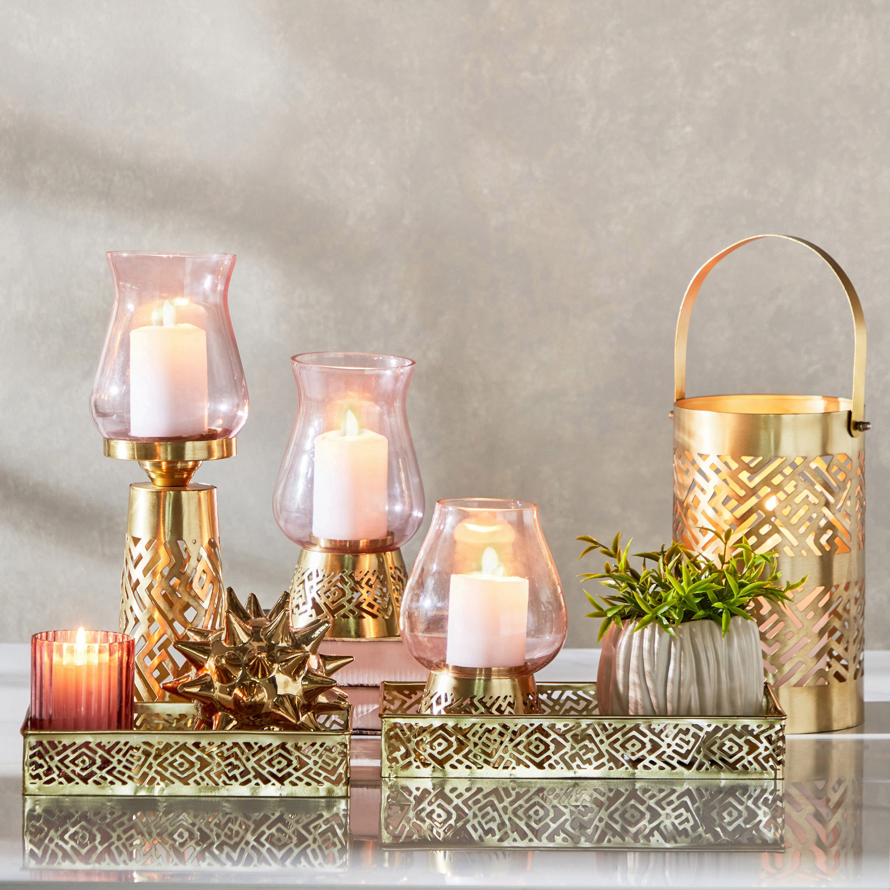 فانوس معدني معلق بتصاميم مفرغة من هيرين - 15x15x25 سم-hbxdecorandfurnishings-homeaccessories-lanterns-image-5