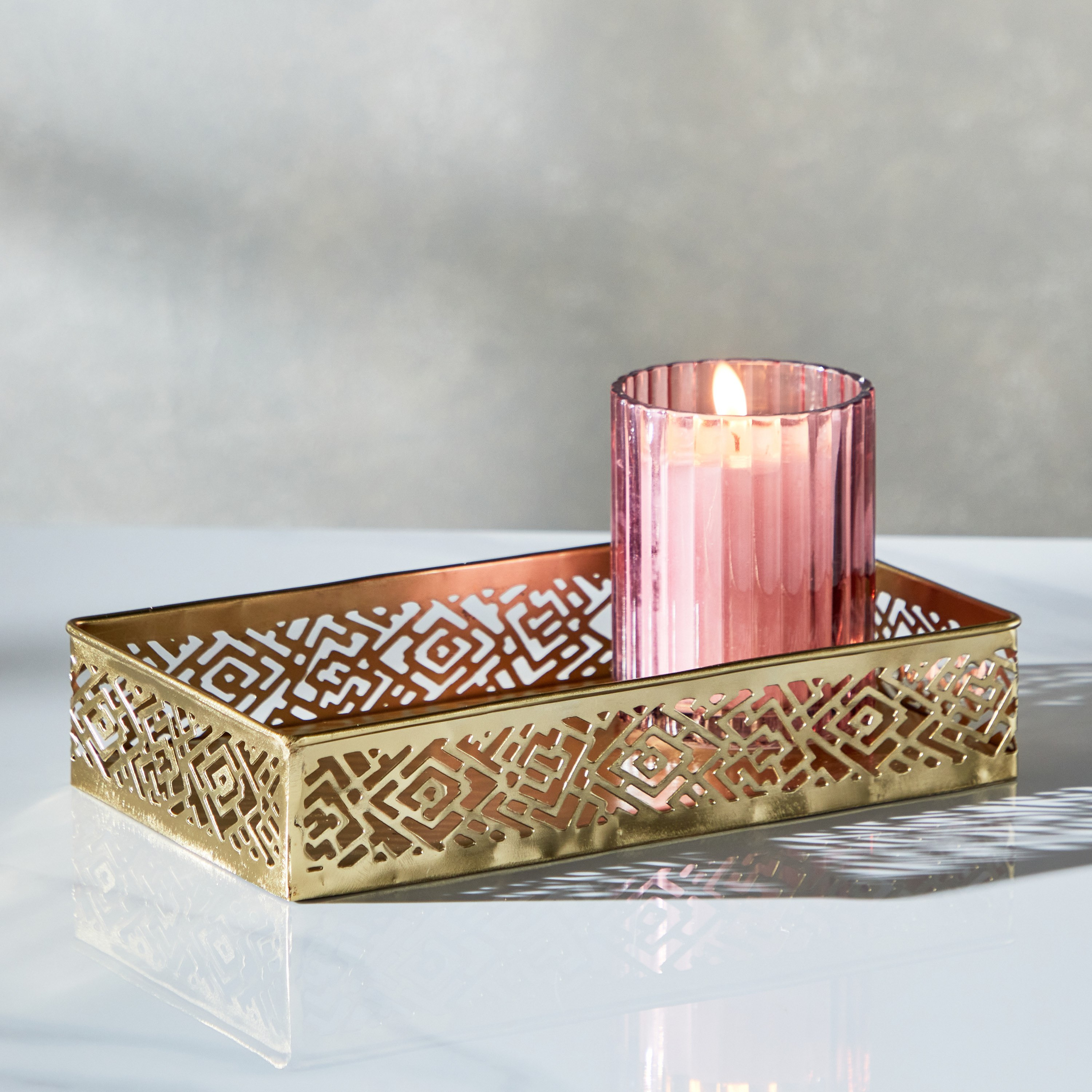 صينية مستطيلة معدنية بتصاميم مفرّغة من هيرين - 24x12x3.5 سم-PROMO_HB_AE_B2G2_011025-image-1