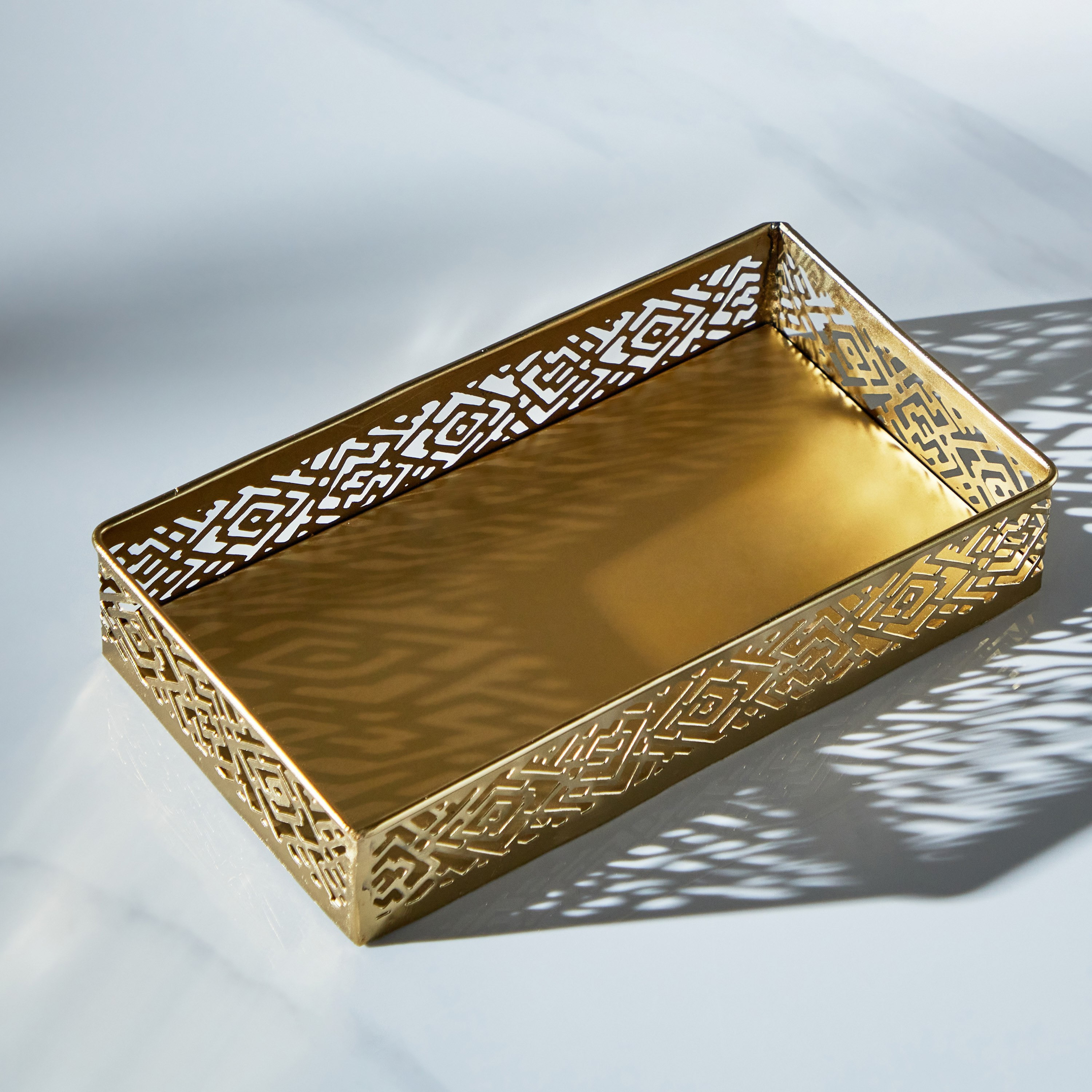 صينية مستطيلة معدنية بتصاميم مفرّغة من هيرين - 24x12x3.5 سم-PROMO_HB_AE_B2G2_011025-image-3