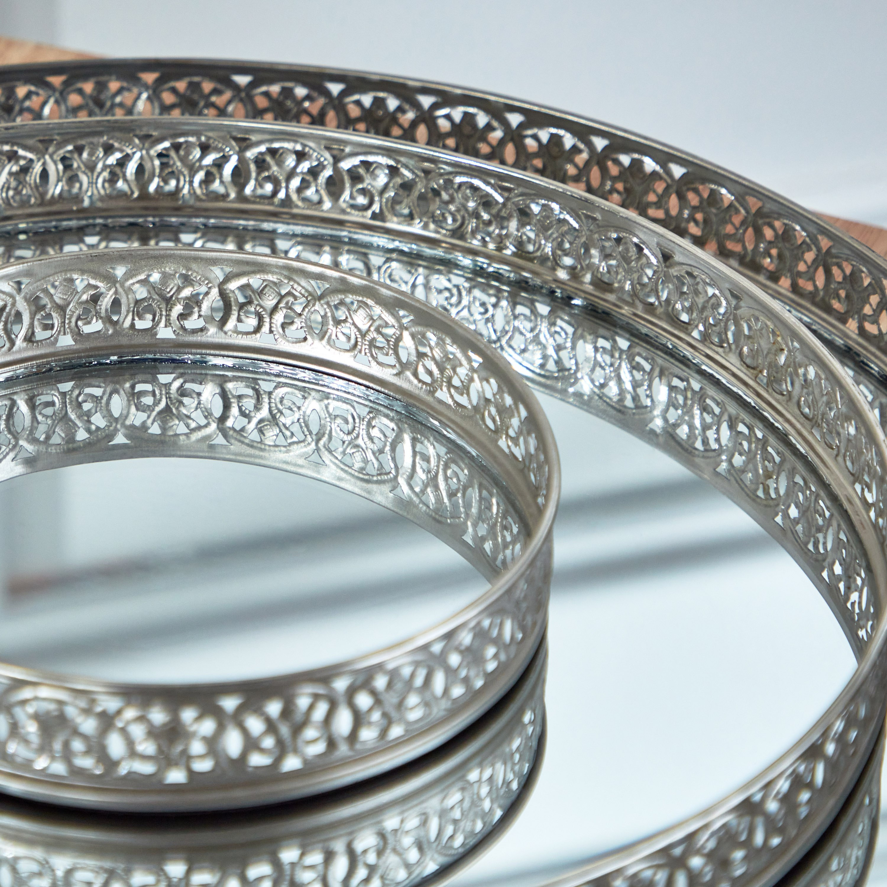 طقم صواني معدنية مستديرة 3 قطع من إنيد-hbxhomeware-hbxdecorandfurnishings-image-4