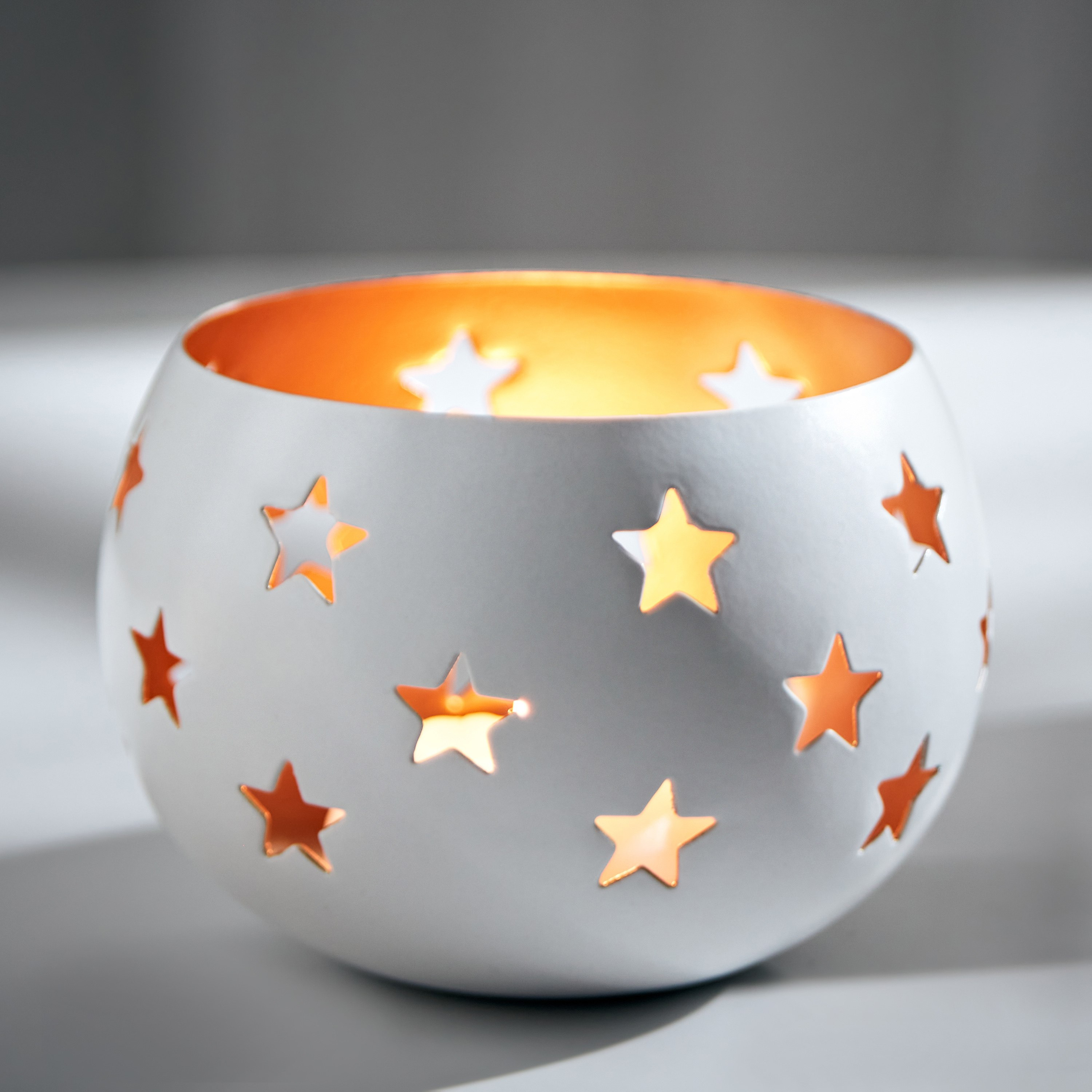 حامل شموع صغيرة معدن بنجمة مفرغة من سكرافت- 9.5x9.5x7 سم-hbxlivingroom-decorandaccessories-candleholders-image-2