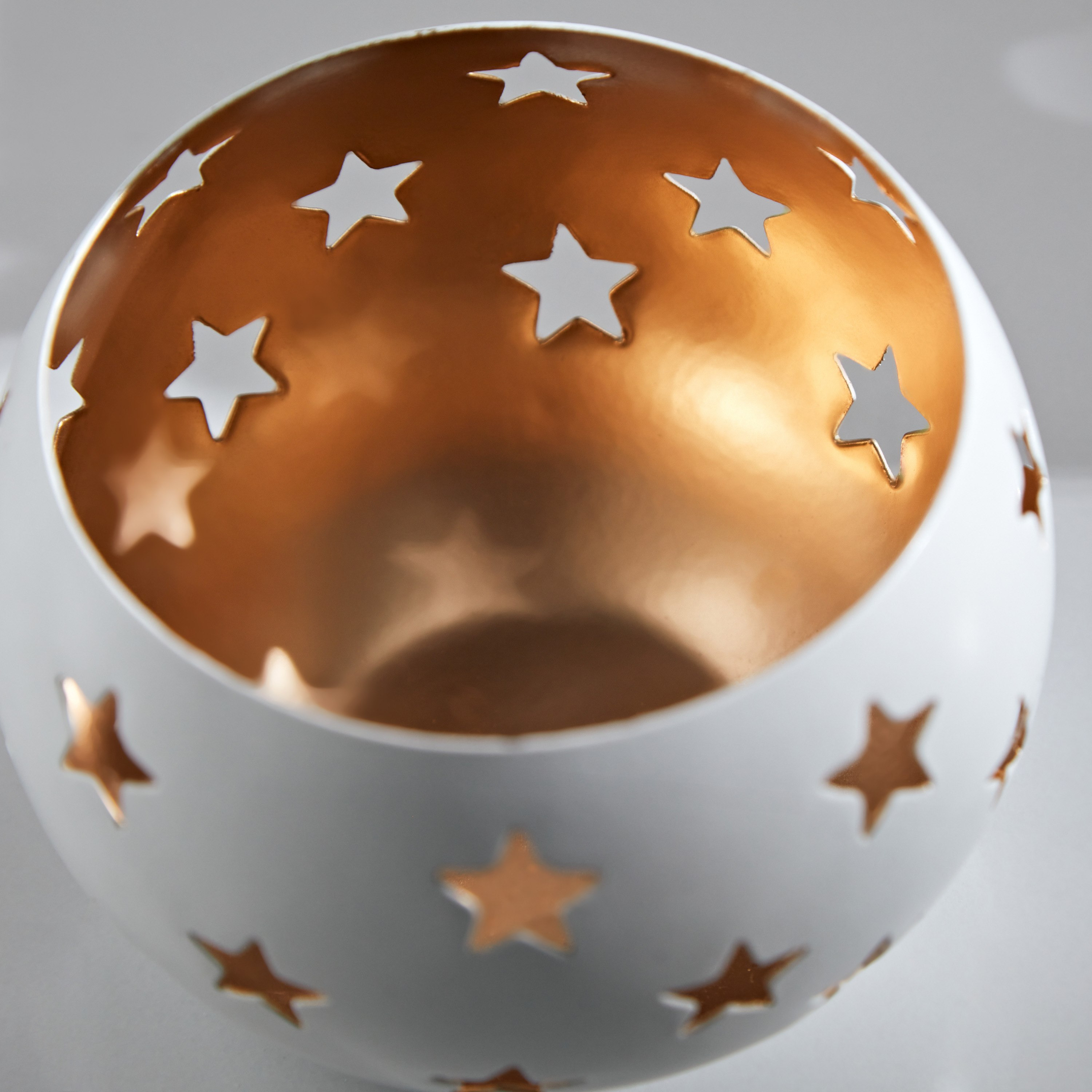 حامل شموع صغيرة معدن بنجمة مفرغة من سكرافت- 9.5x9.5x7 سم-hbxlivingroom-decorandaccessories-candleholders-image-3