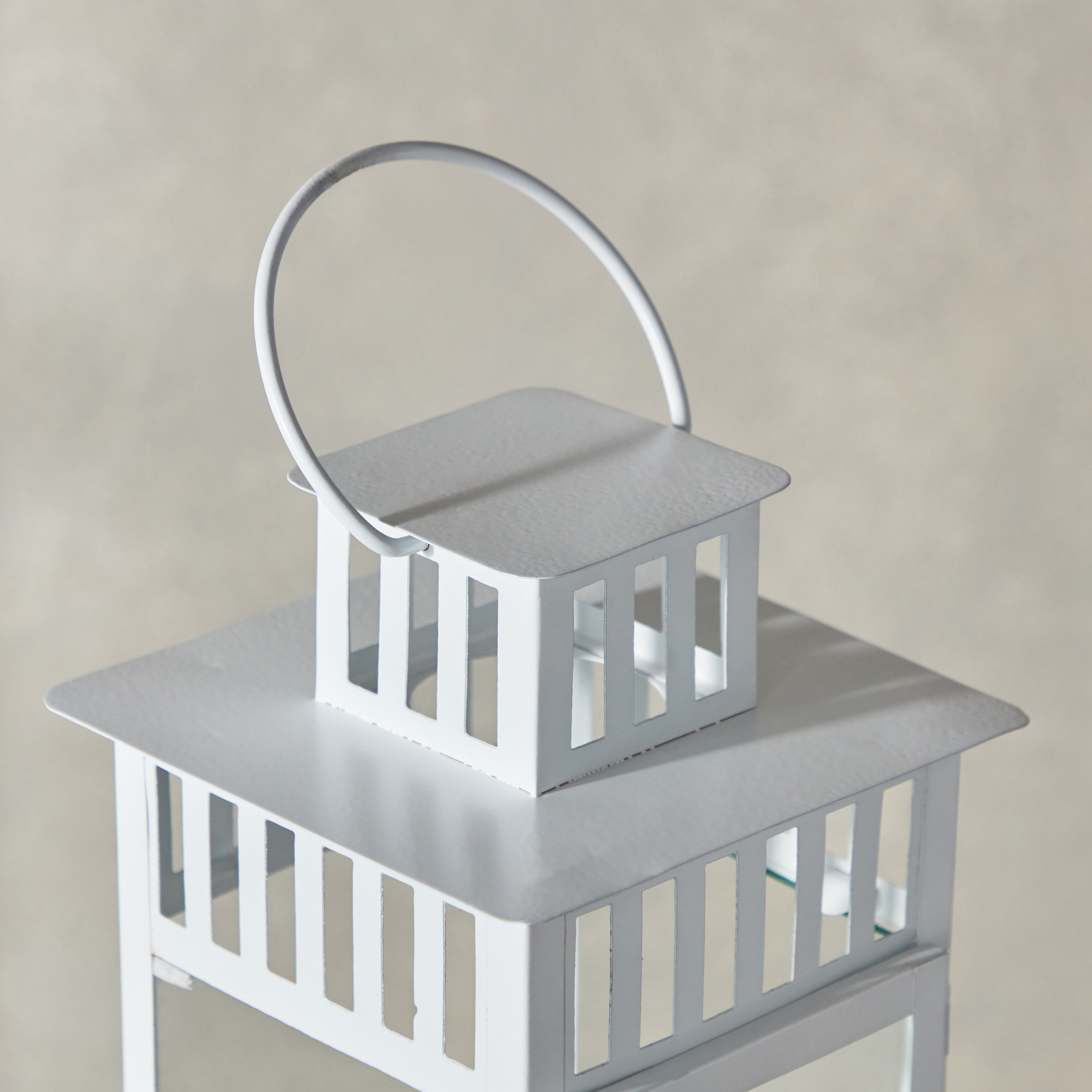 فانوس معدن بتصاميم مفرّغة من كينسين - 13x13x30 سم-hbxdecorandfurnishings-homeaccessories-lanterns-image-4