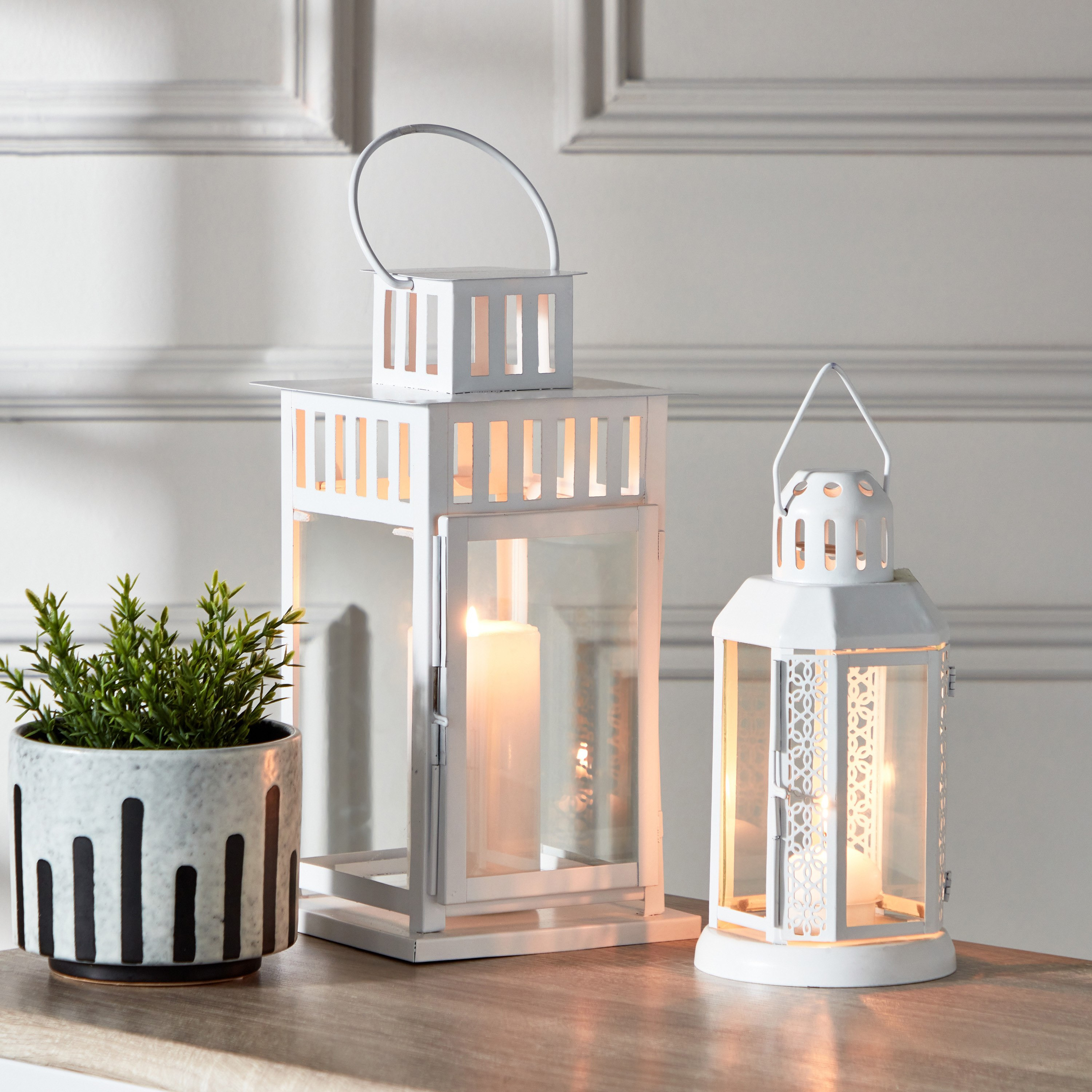 فانوس معدن بتصاميم مفرّغة من كينسين - 13x13x30 سم-hbxdecorandfurnishings-homeaccessories-lanterns-image-6